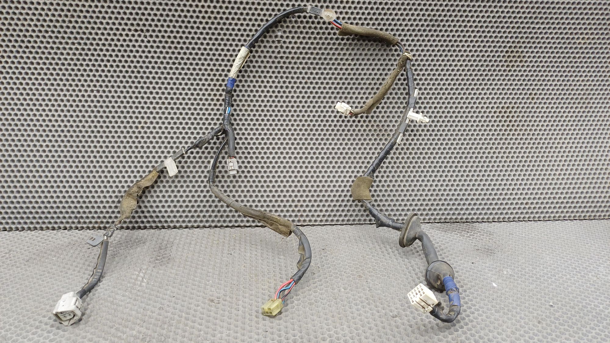 https://ycs.partsauto.market/partsauto-images/thmbs/userImages/c8f07ba63eb5b2f0f6006ea854bf8f7d/part/b246e1c8-d9c3-4cd8-821b-0900fc214c8c_1774343387735.jpg