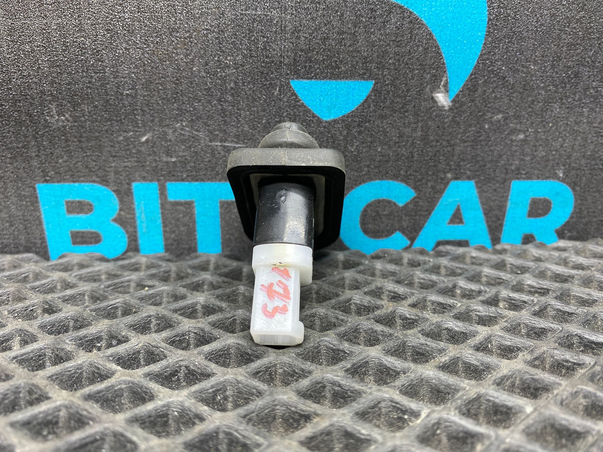 https://ycs.partsauto.market/partsauto-images/thmbs/userImages/c8f07ba63eb5b2f0f6006ea854bf8f7d/part/b2daa545-fb17-413d-89a1-172bfd72a7ab_1776945239439.jpg