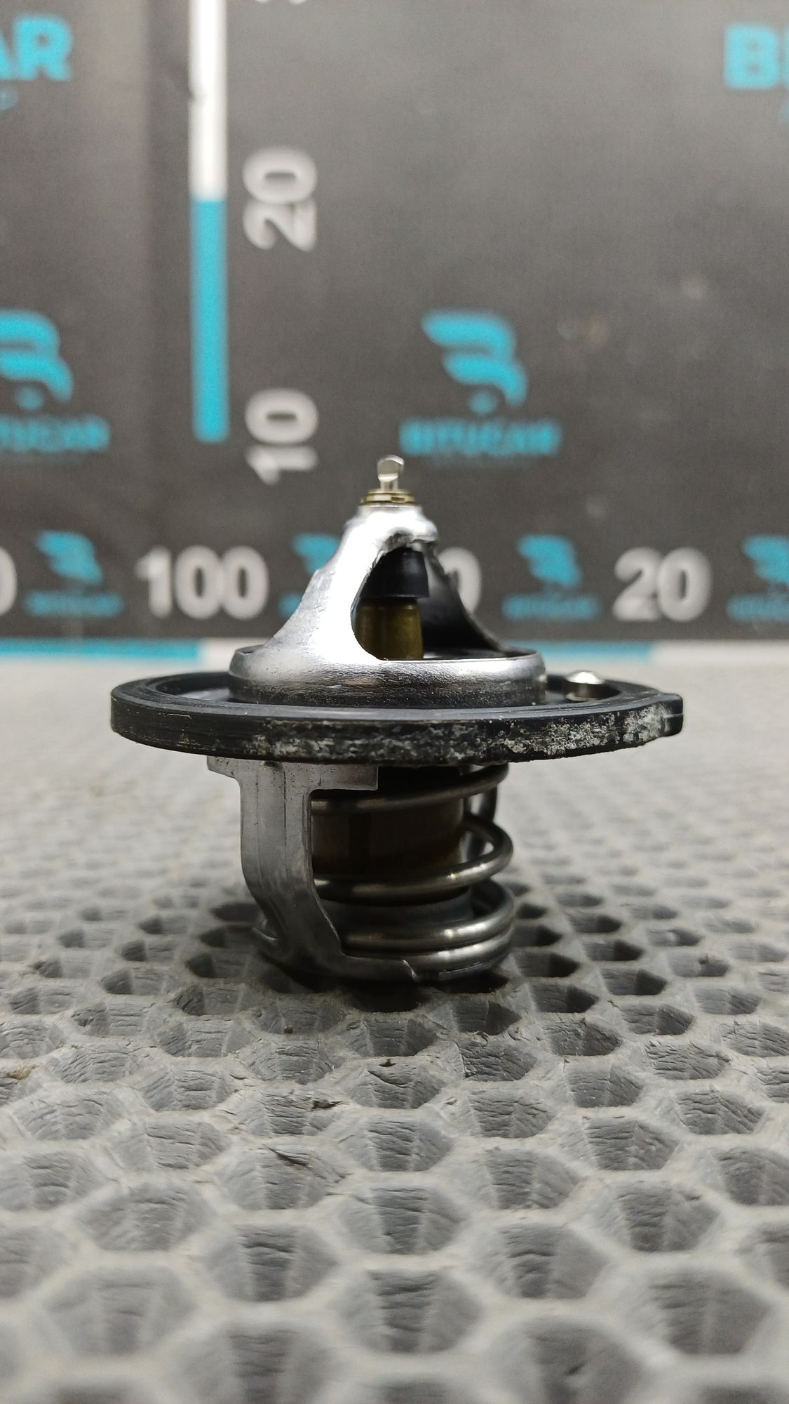 https://ycs.partsauto.market/partsauto-images/thmbs/userImages/c8f07ba63eb5b2f0f6006ea854bf8f7d/part/b2fdb3c3-43ae-4ca2-b11d-f611f8774ef5_1777381545438.jpg