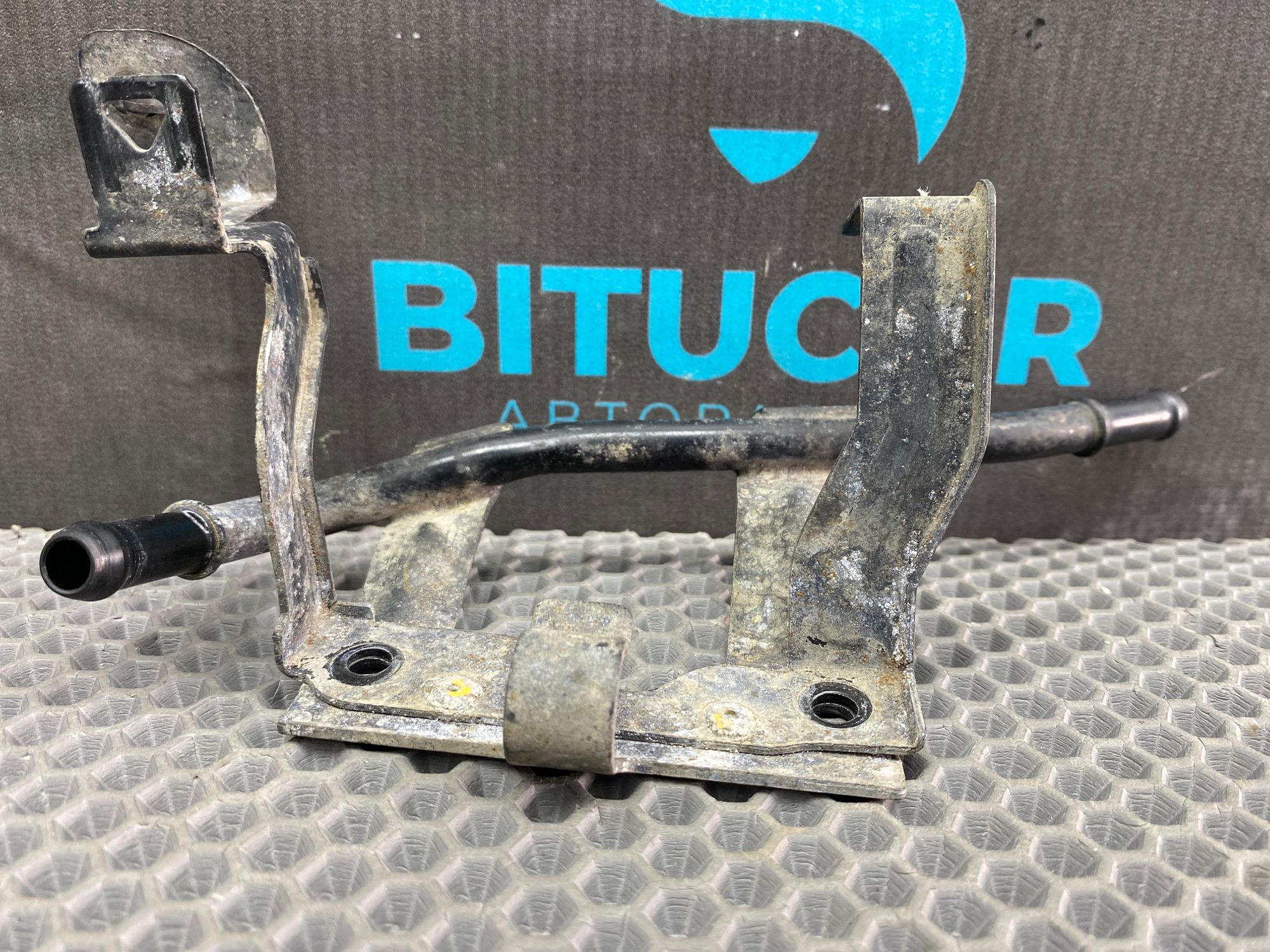 https://ycs.partsauto.market/partsauto-images/thmbs/userImages/c8f07ba63eb5b2f0f6006ea854bf8f7d/part/b331a039-c499-40a0-a36d-46ede1a7e71f_1777538325378.jpg