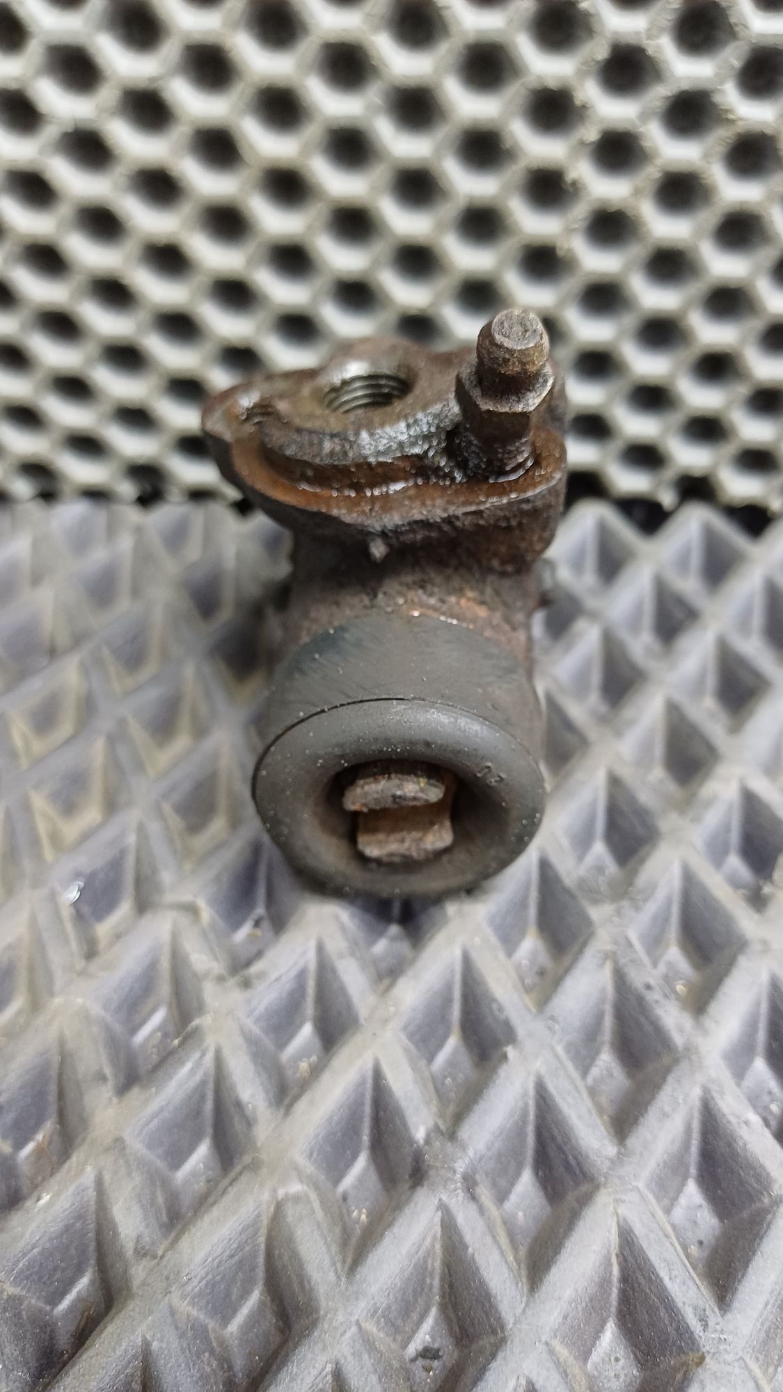 Б/У Цилиндр тормозной задний правый Toyota CARINA E 6 дорест. 1992—1996 1994 Зеленый, 499 рублей, Краснодар