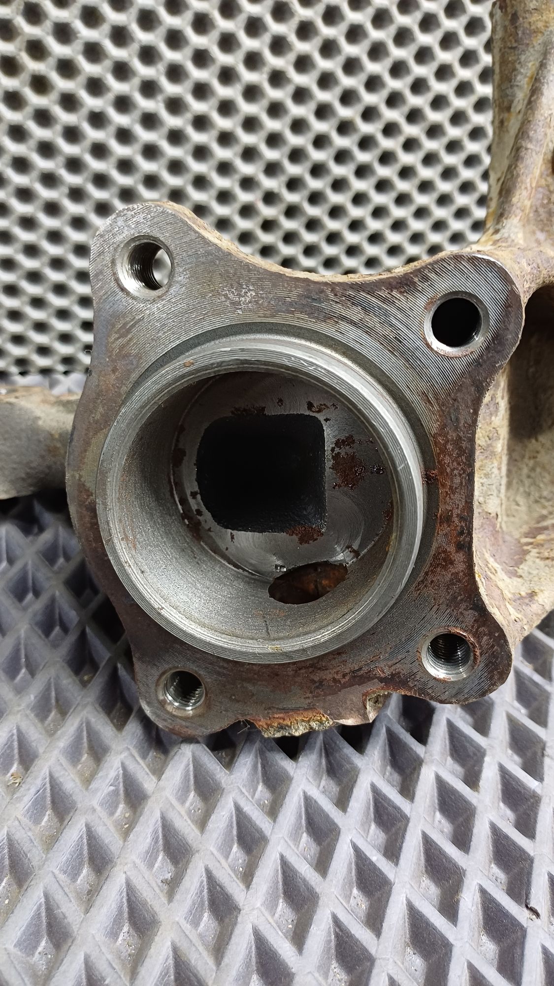 Б/У Поворотный кулак задний левый Toyota CARINA E 6 дорест. 1992—1996 1994 Зеленый, 1990 рублей, Краснодар