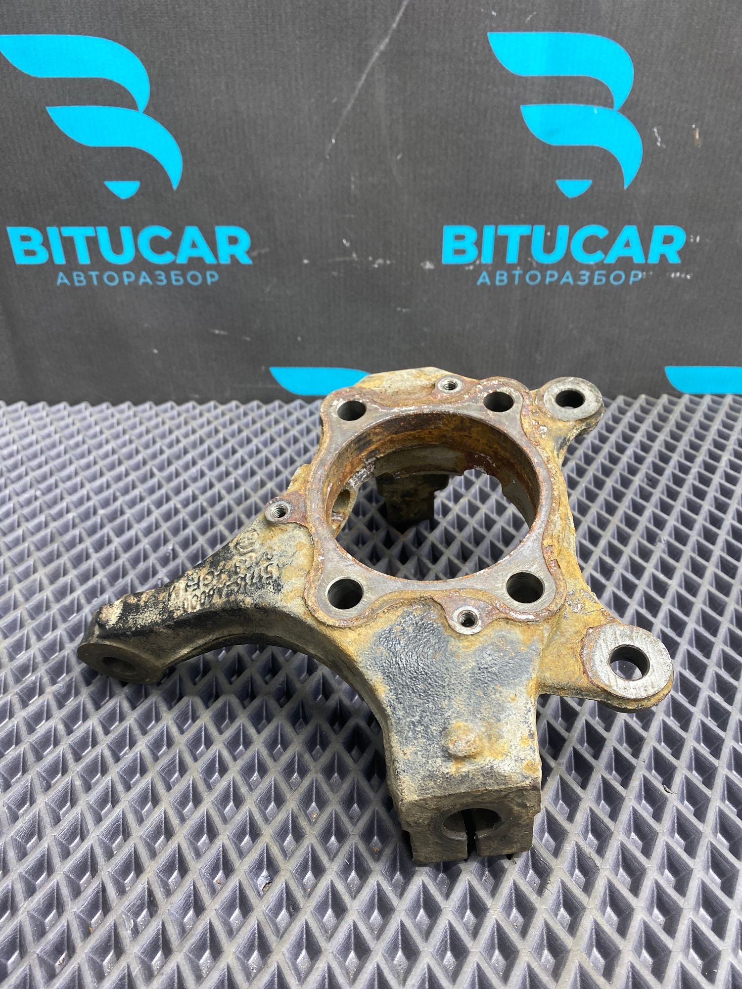 Б/У Поворотный кулак передний правый Kia Ceed 2 JD (G4FG) 1.6L AT 2013 Хэтчбек, 3490 рублей, Краснодар