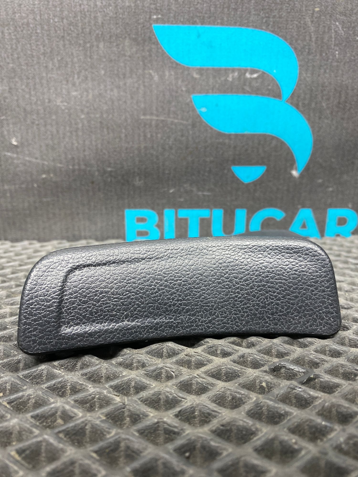 https://ycs.partsauto.market/partsauto-images/thmbs/userImages/c8f07ba63eb5b2f0f6006ea854bf8f7d/part/b570d03e-b2d3-4632-b1b7-04fa64579d31_1776853508948.jpg