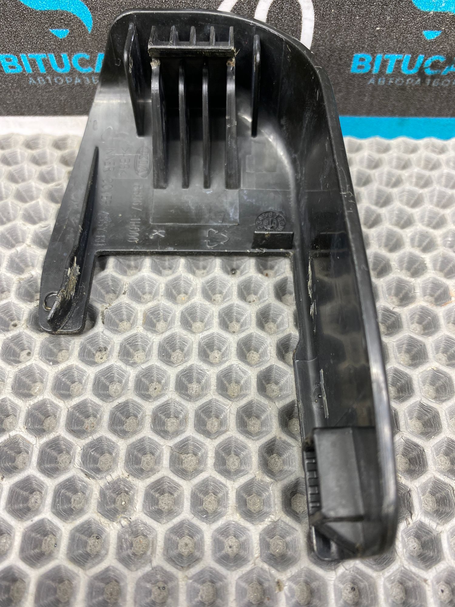 https://ycs.partsauto.market/partsauto-images/thmbs/userImages/c8f07ba63eb5b2f0f6006ea854bf8f7d/part/b5f9d70f-7767-4727-b726-3ed905ec88c2_1775035784396.jpg