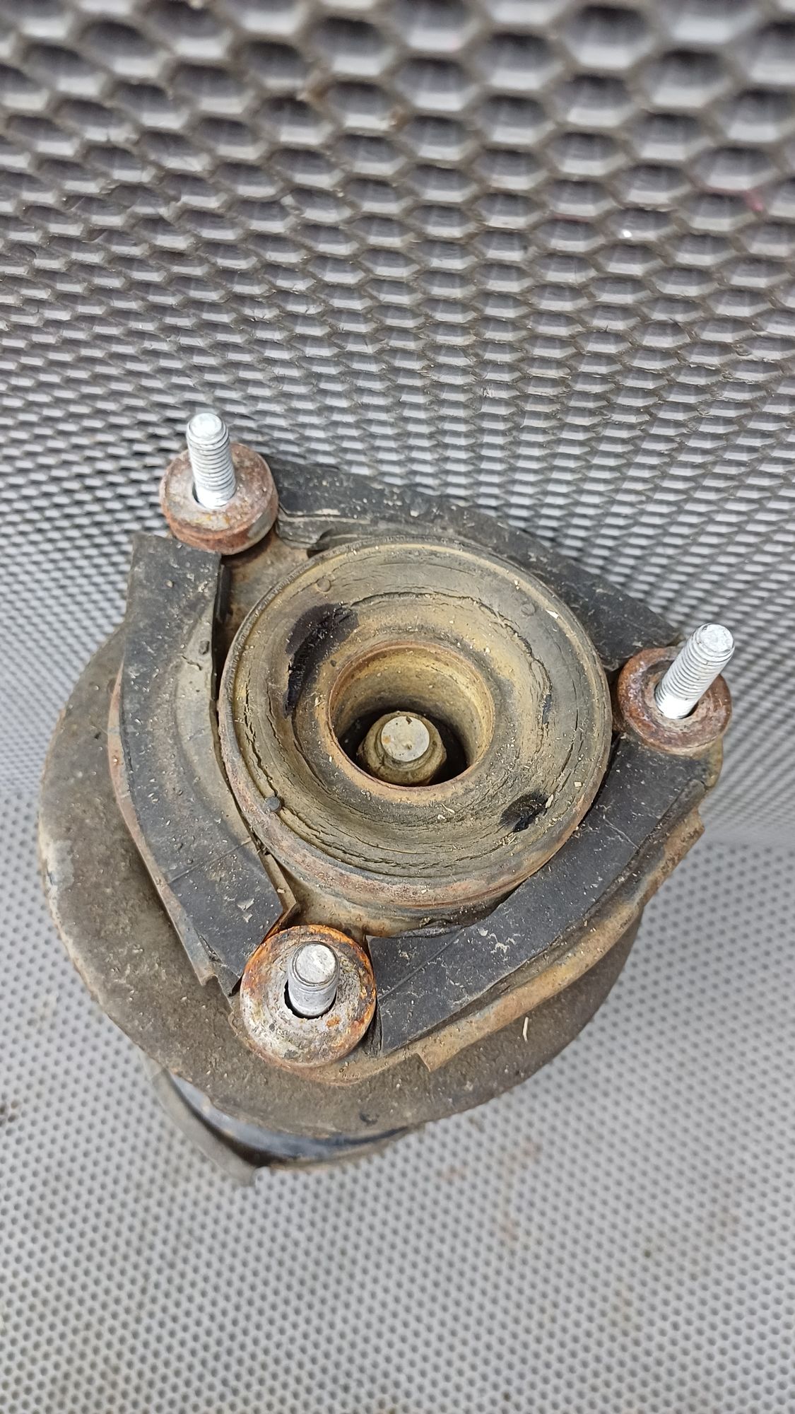 Б/У Стойка амортизатора передняя правая Toyota CARINA E 6 дорест. 1992—1996 1994 Зеленый, 2990 рублей, Краснодар