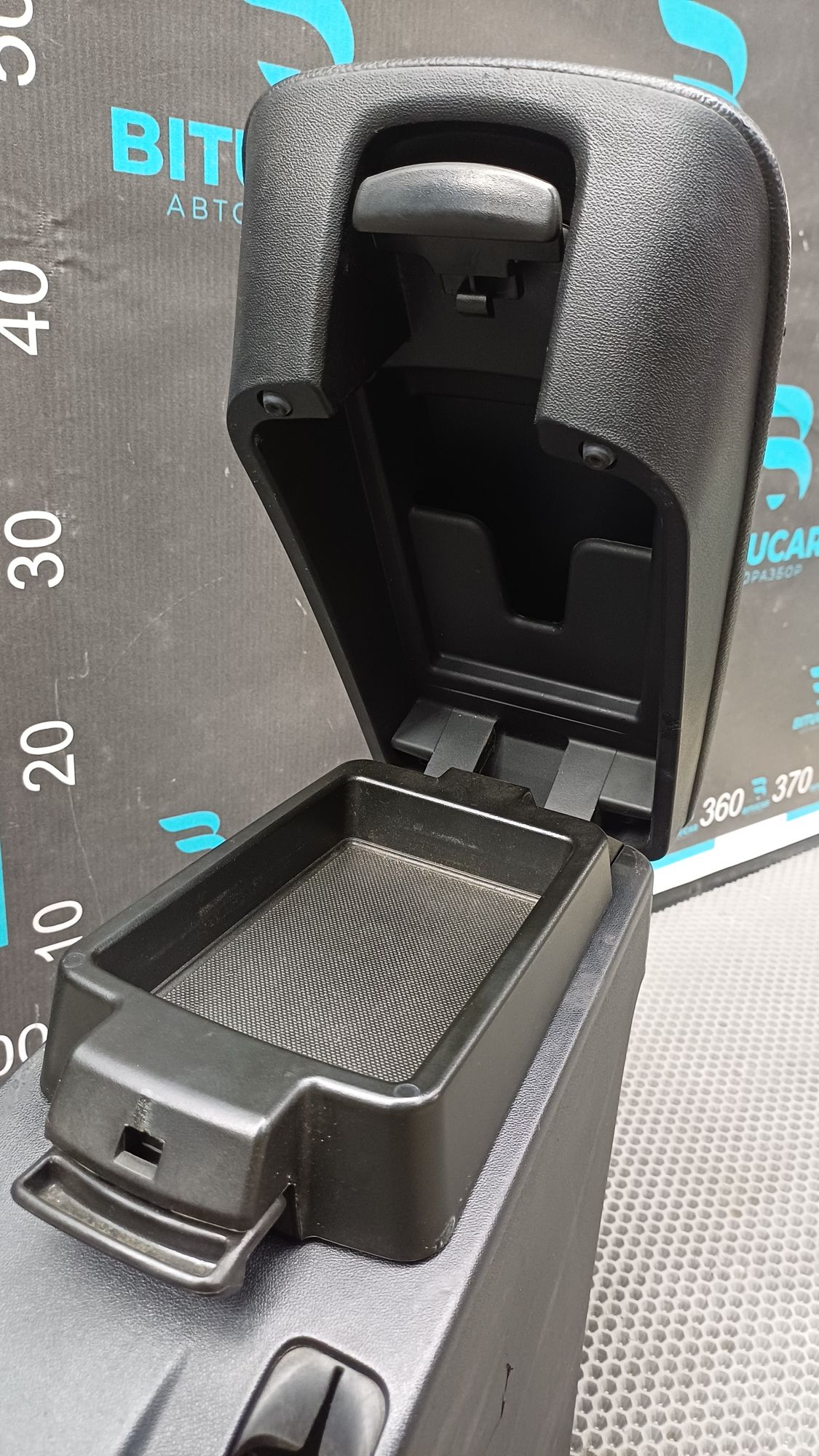 https://ycs.partsauto.market/partsauto-images/thmbs/userImages/c8f07ba63eb5b2f0f6006ea854bf8f7d/part/b8a2f658-0aed-40a8-ba43-083757dfae2d_1775044695926.jpg