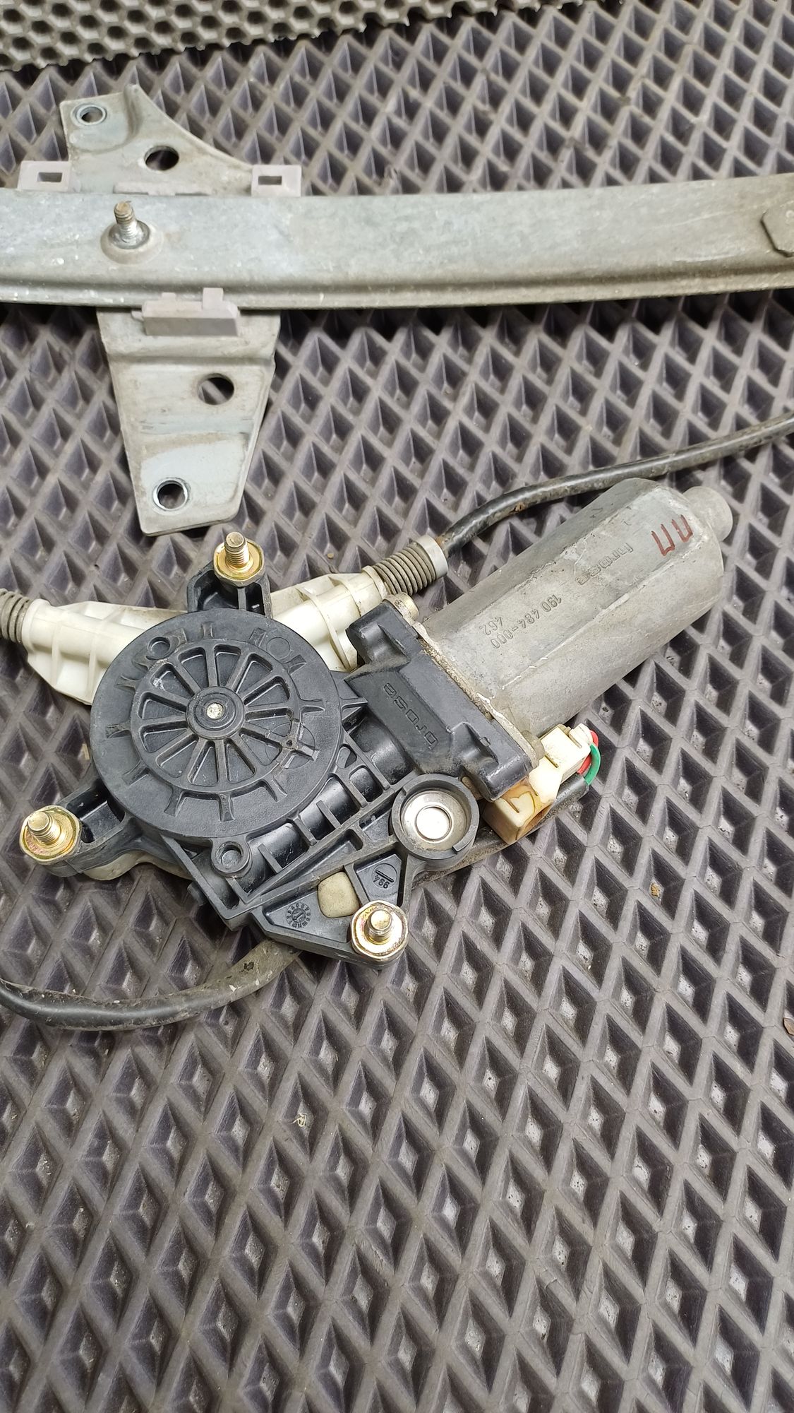 Б/У Стеклоподъемник передней левой двери Toyota CARINA E 6 дорест. 1992—1996 1994 Зеленый, 2990 рублей, Краснодар