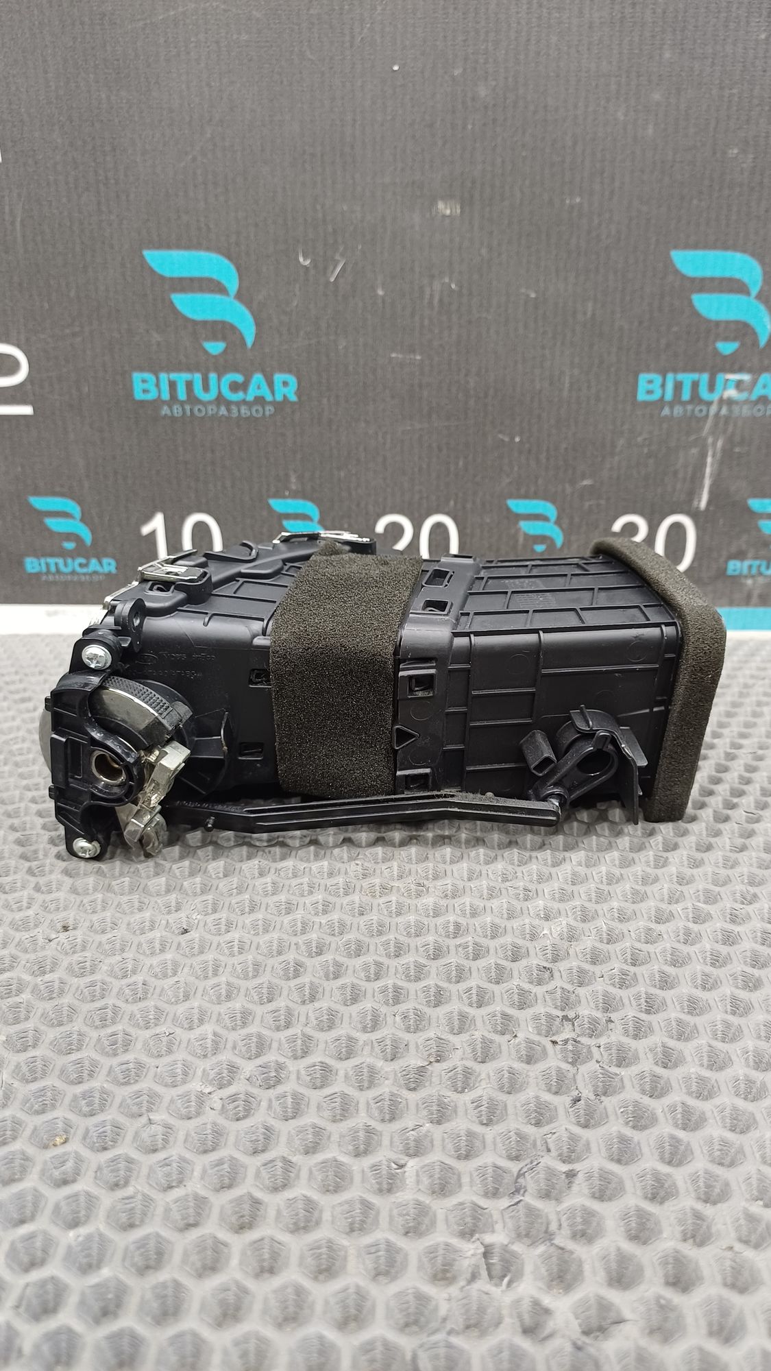 https://ycs.partsauto.market/partsauto-images/thmbs/userImages/c8f07ba63eb5b2f0f6006ea854bf8f7d/part/b8e7032a-e22c-4841-b45f-3acde6ecee24_1776406829699.jpg