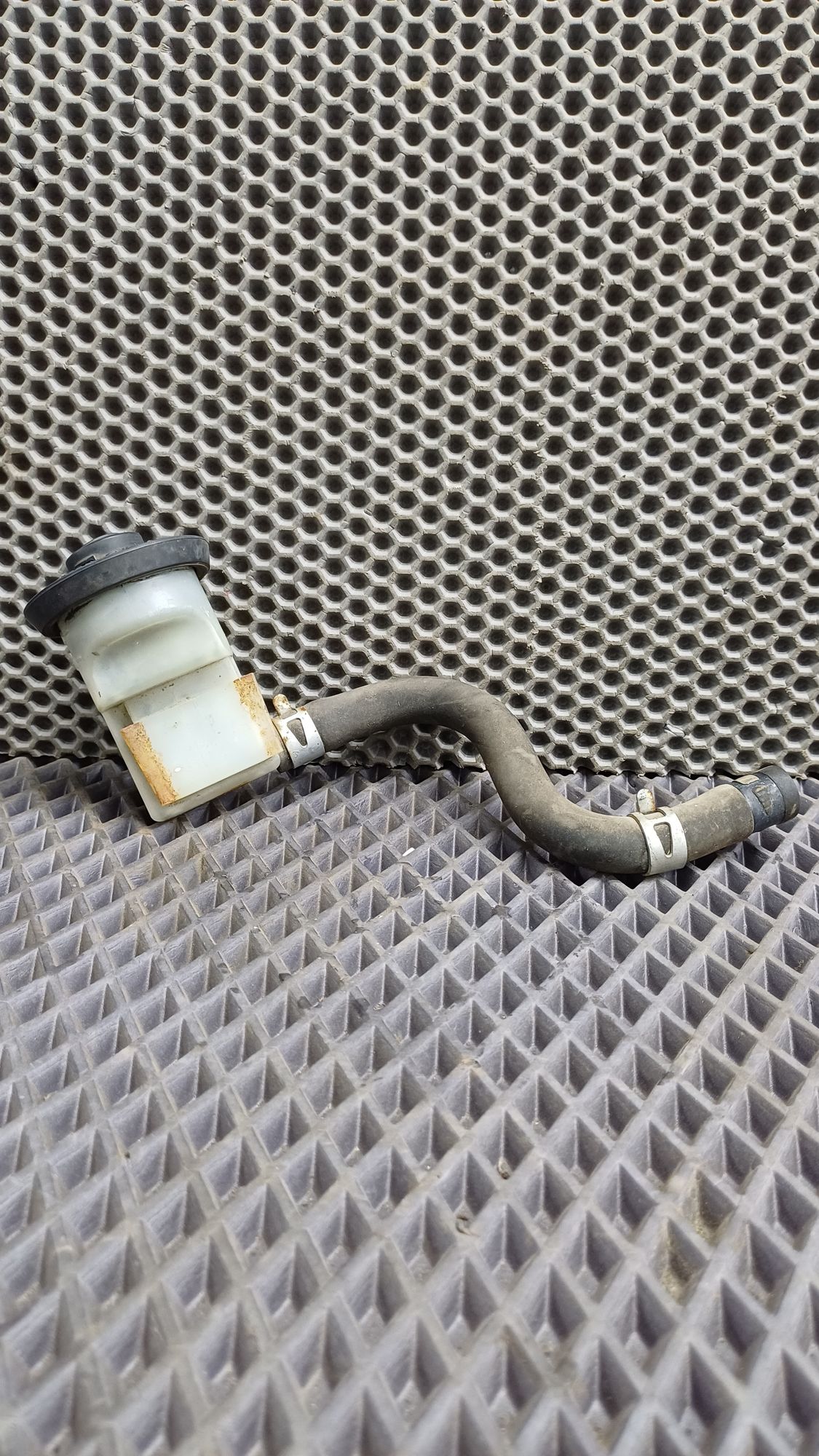 Б/У Бачок главного цилиндра сцепления Toyota CARINA E 6 дорест. 1992—1996 1994 Зеленый, 590 рублей, Краснодар