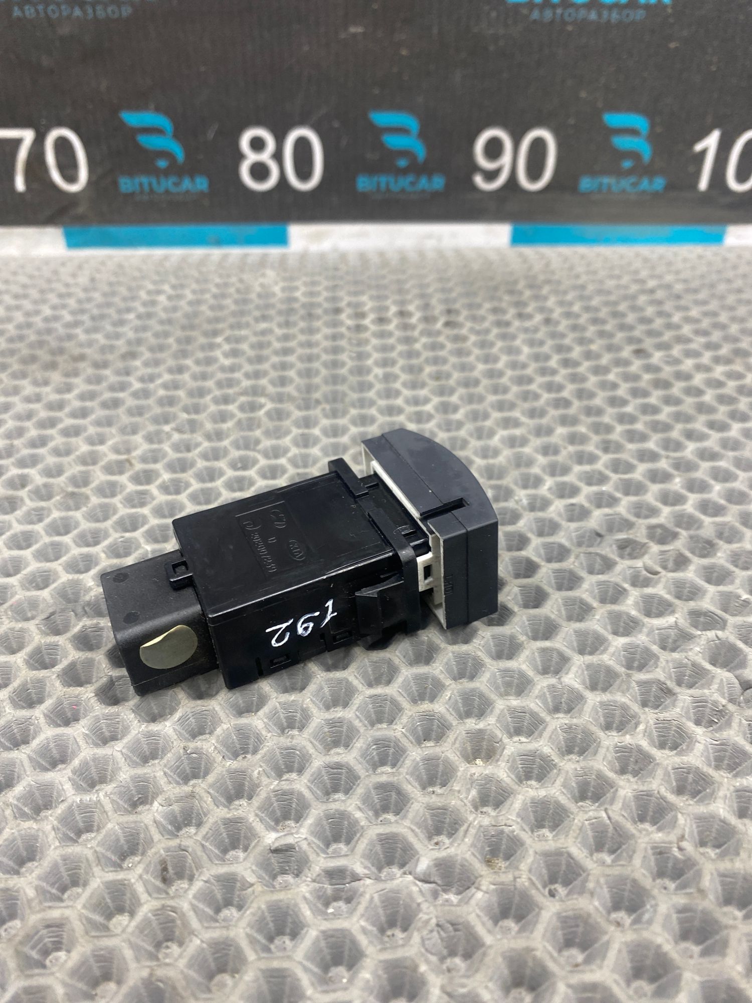 https://ycs.partsauto.market/partsauto-images/thmbs/userImages/c8f07ba63eb5b2f0f6006ea854bf8f7d/part/b983c28b-5ae6-4ae1-a051-41ef50e6a32d_1767963649717.jpg