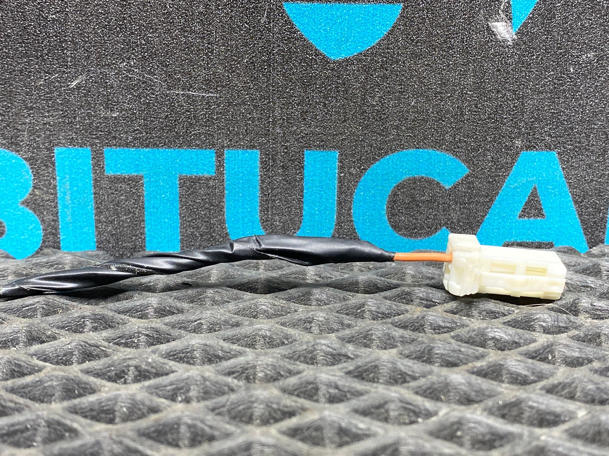https://ycs.partsauto.market/partsauto-images/thmbs/userImages/c8f07ba63eb5b2f0f6006ea854bf8f7d/part/b9c31bd6-9d38-4177-928e-9d34ab92574a_1776944554254.jpg
