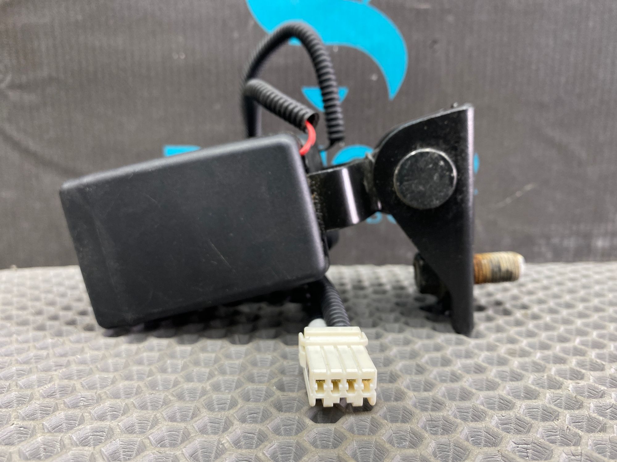 https://ycs.partsauto.market/partsauto-images/thmbs/userImages/c8f07ba63eb5b2f0f6006ea854bf8f7d/part/baf1e194-39b7-4bf3-9ea1-80e1049dff79_1777534931375.jpg
