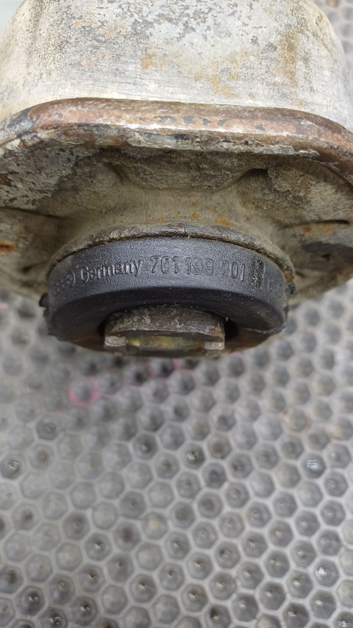 Б/У Подушка двигателя правая Volkswagen Transporter T4 4 дорест. 1990—2003 1993 синий, 1490 рублей, Краснодар