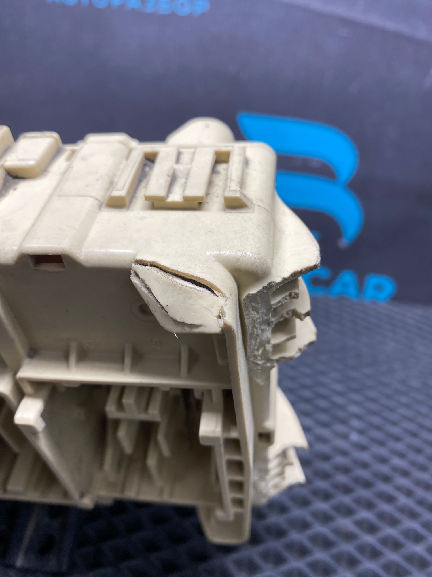 https://ycs.partsauto.market/partsauto-images/thmbs/userImages/c8f07ba63eb5b2f0f6006ea854bf8f7d/part/bbd8c6e8-38f4-47b8-aa21-2d58932ee5bf_1776855180539.jpg