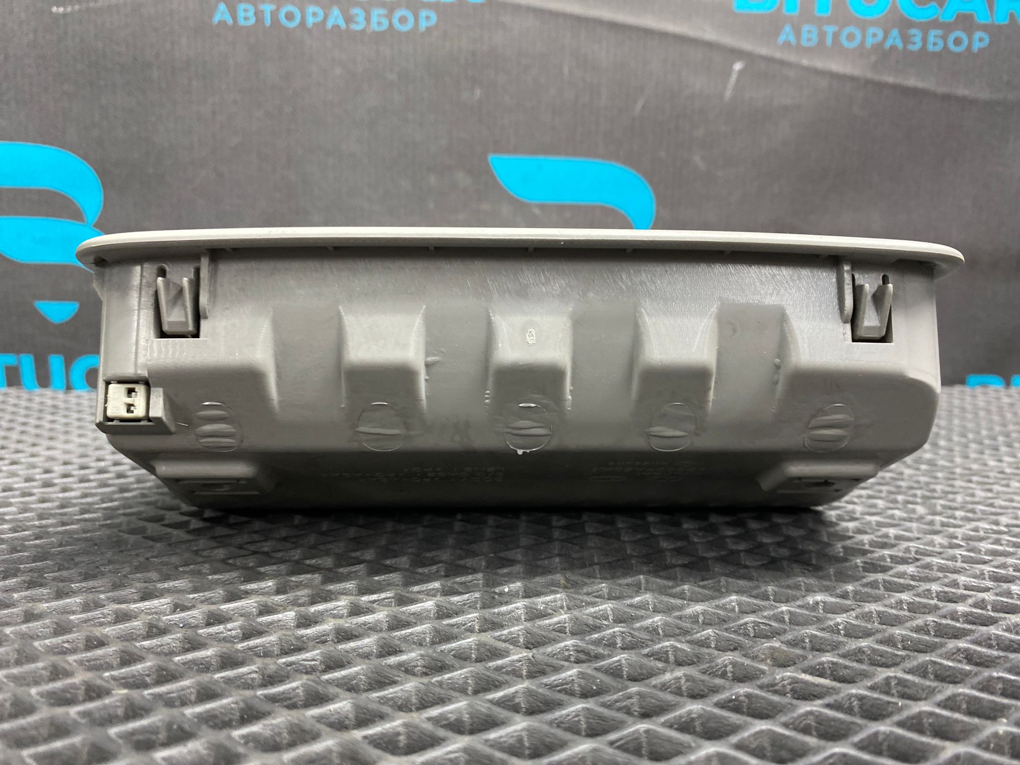 https://ycs.partsauto.market/partsauto-images/thmbs/userImages/c8f07ba63eb5b2f0f6006ea854bf8f7d/part/bc9dc037-5b2e-4493-b64d-2d1799c1b2cc_1775909868743.jpg