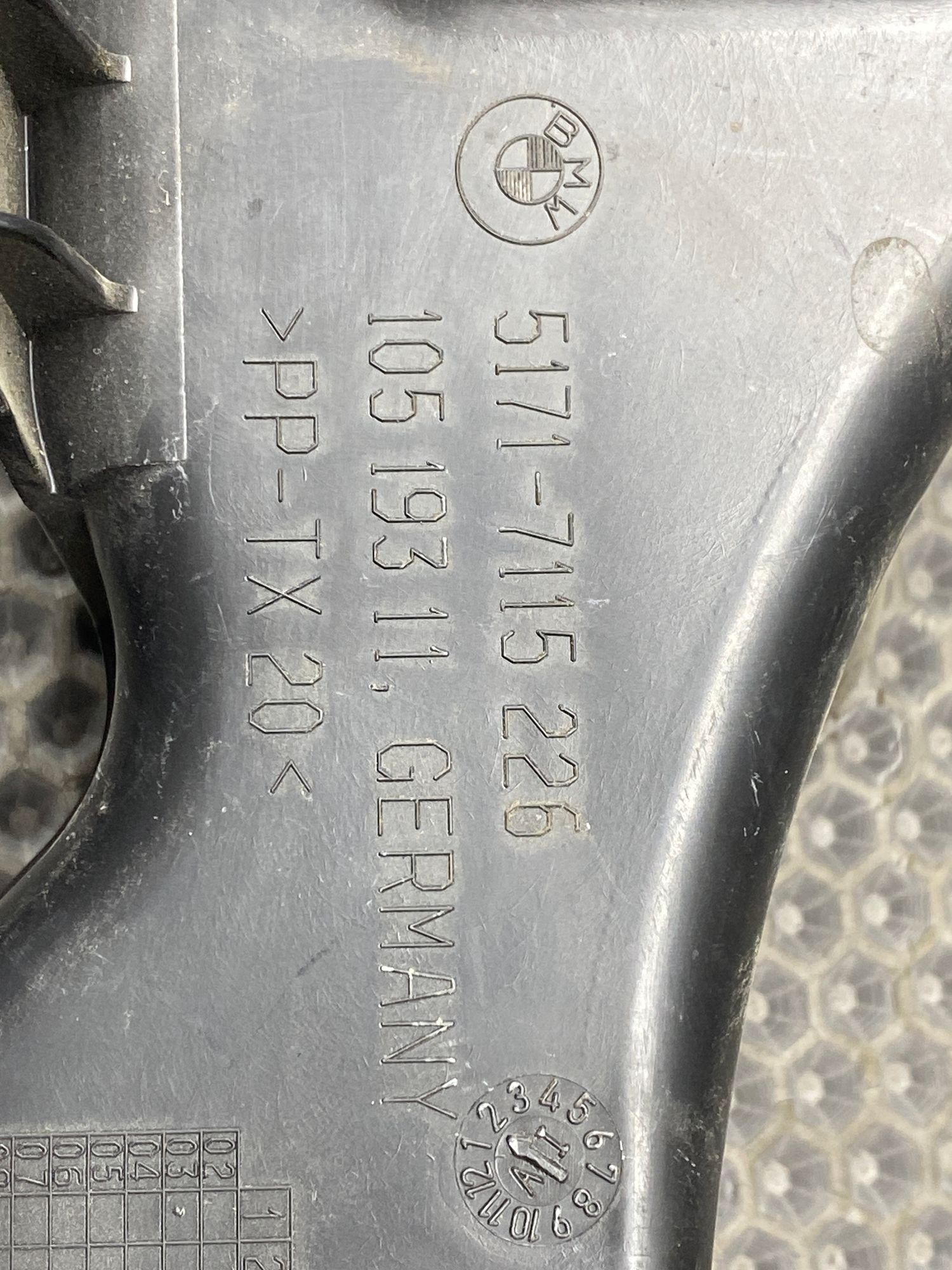 Б/У Накладка багажника правая BMW 7-Series 4 дорест. 2001—2005 2003 Черный, 990 рублей, Краснодар