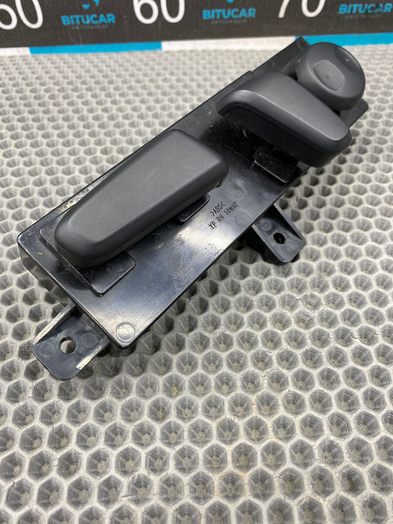 Б/У Кнопки управления сиденьем Kia Optima 4 JF (G4KJ) 2.4L AT 2019 GT-Line, 8990 рублей, Краснодар