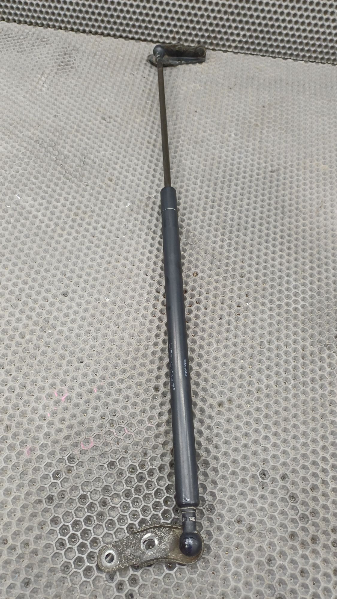 Б/У Амортизатор крышки багажника левый Toyota CARINA E 6 дорест. 1992—1996 1994 Зеленый, 990 рублей, Краснодар