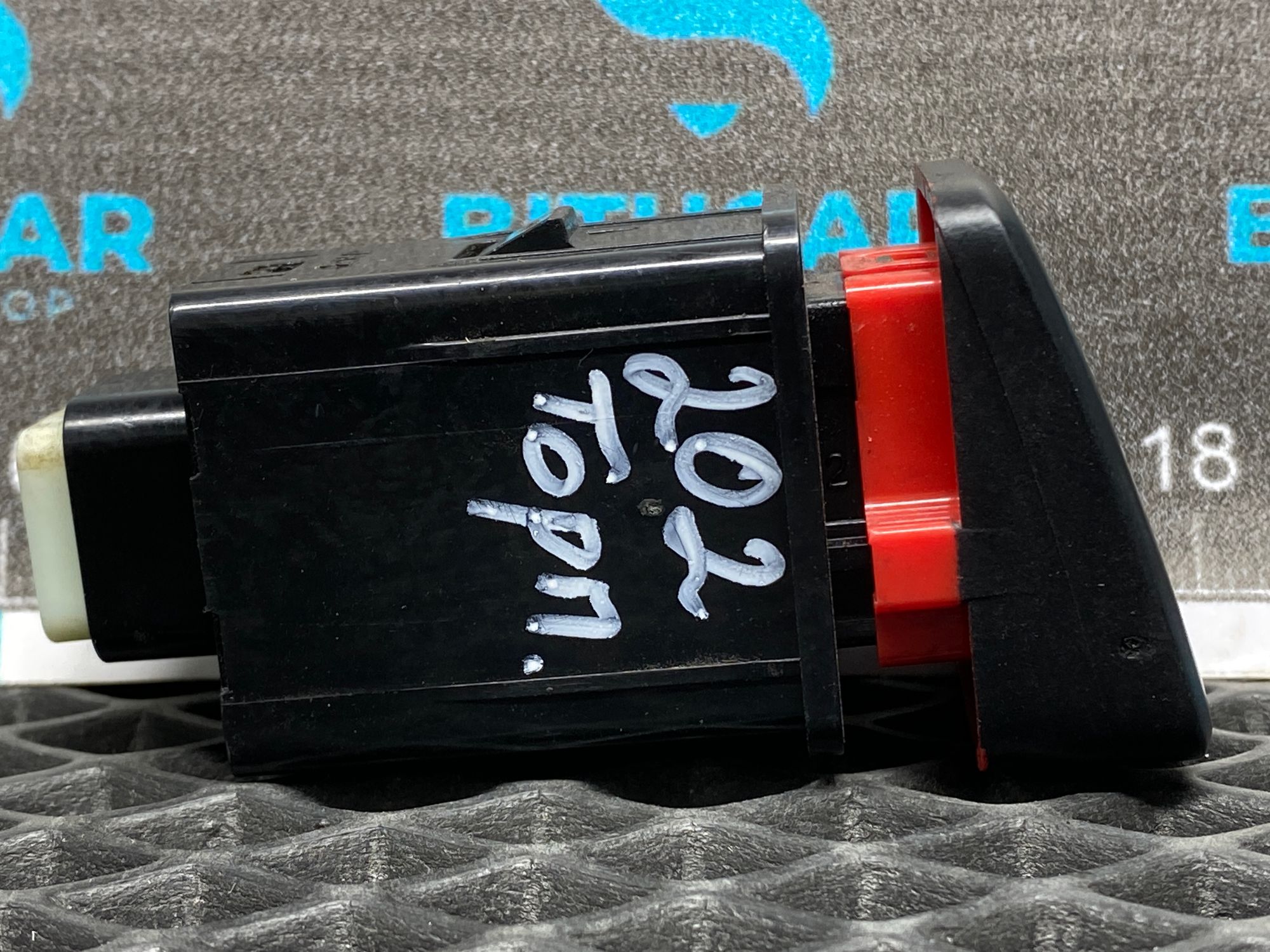 https://ycs.partsauto.market/partsauto-images/thmbs/userImages/c8f07ba63eb5b2f0f6006ea854bf8f7d/part/bdacc2e2-c244-4a89-81a7-d88dba5e7a57_1777711708972.jpg