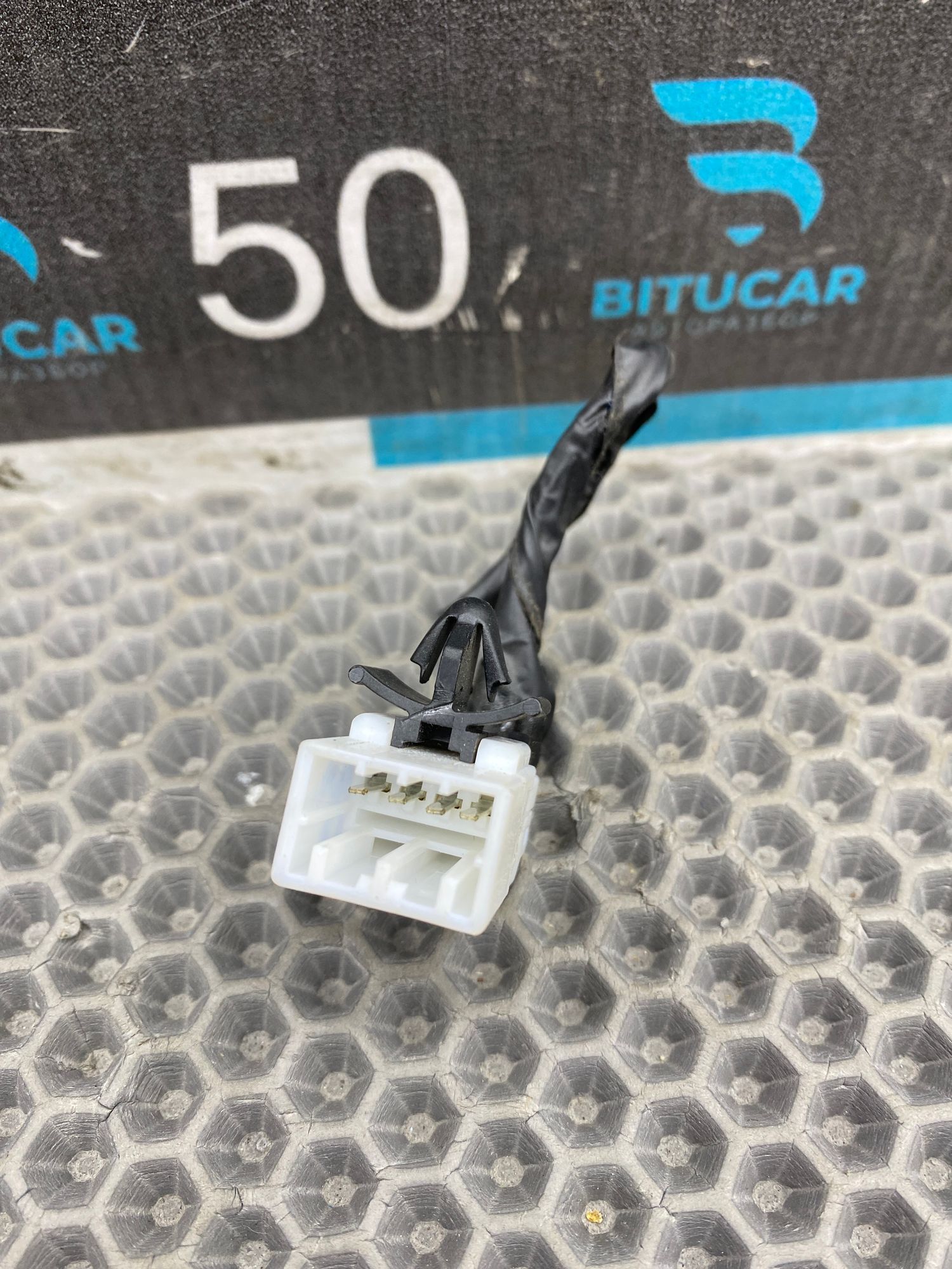 https://ycs.partsauto.market/partsauto-images/thmbs/userImages/c8f07ba63eb5b2f0f6006ea854bf8f7d/part/bedb7258-3990-4f99-b44f-5fd2bde0cf68_1774970890583.jpg