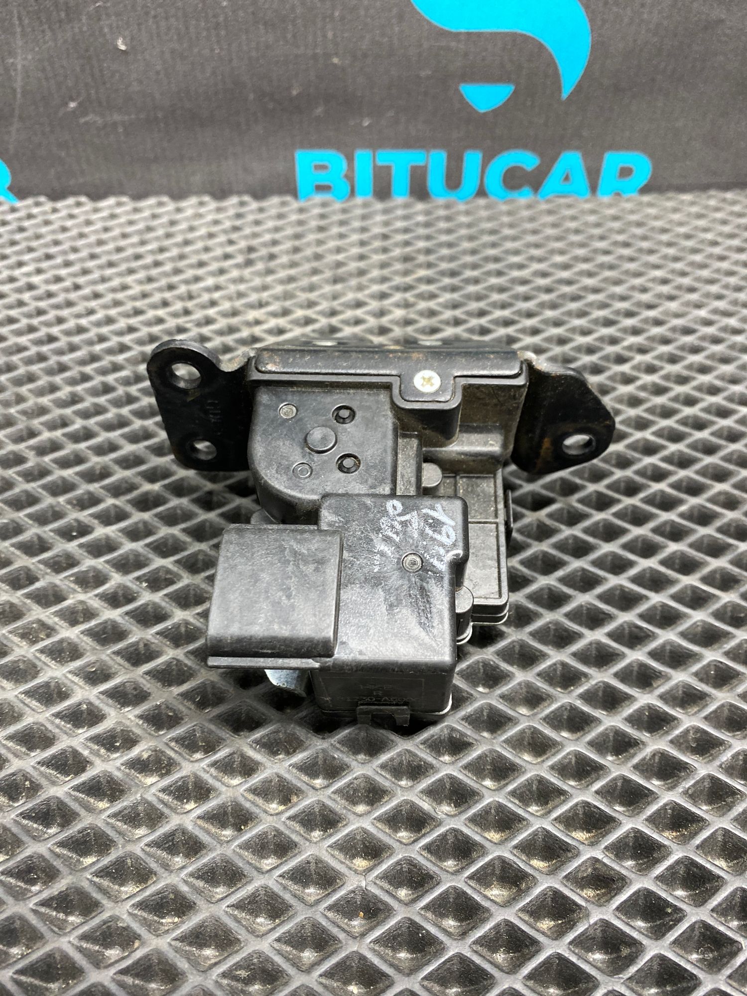 https://ycs.partsauto.market/partsauto-images/thmbs/userImages/c8f07ba63eb5b2f0f6006ea854bf8f7d/part/bf56b1ff-4dca-4841-9264-5bb115b209b0_1775834347541.jpg