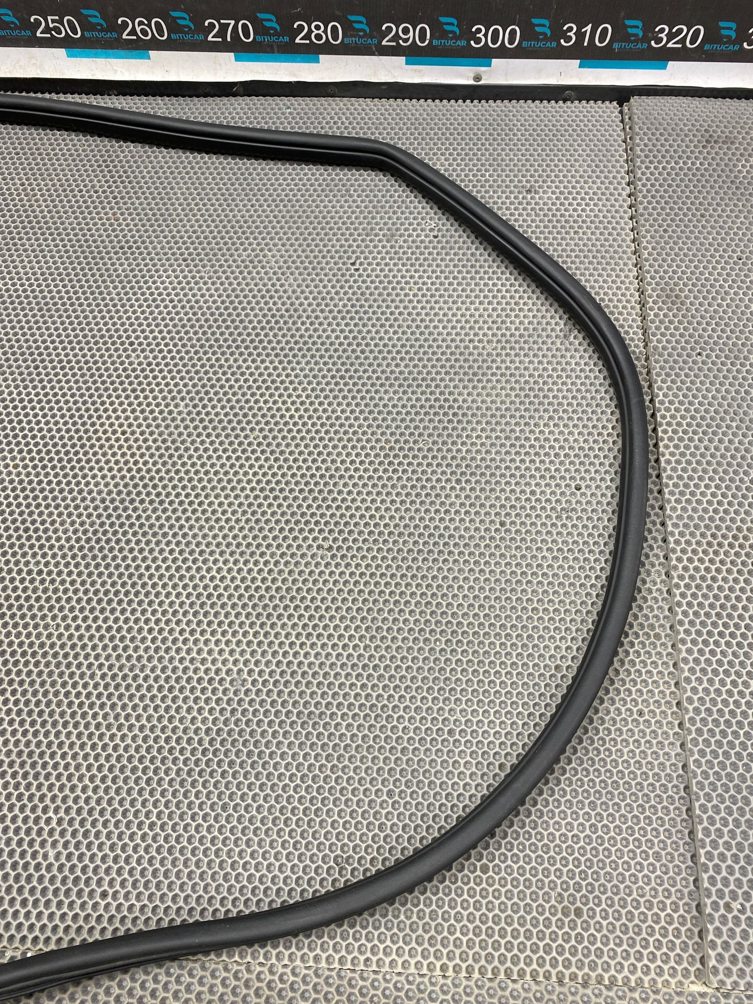 https://ycs.partsauto.market/partsauto-images/thmbs/userImages/c8f07ba63eb5b2f0f6006ea854bf8f7d/part/bfac4a17-6bcd-431f-995b-655867e20dca_1777616420769.jpg