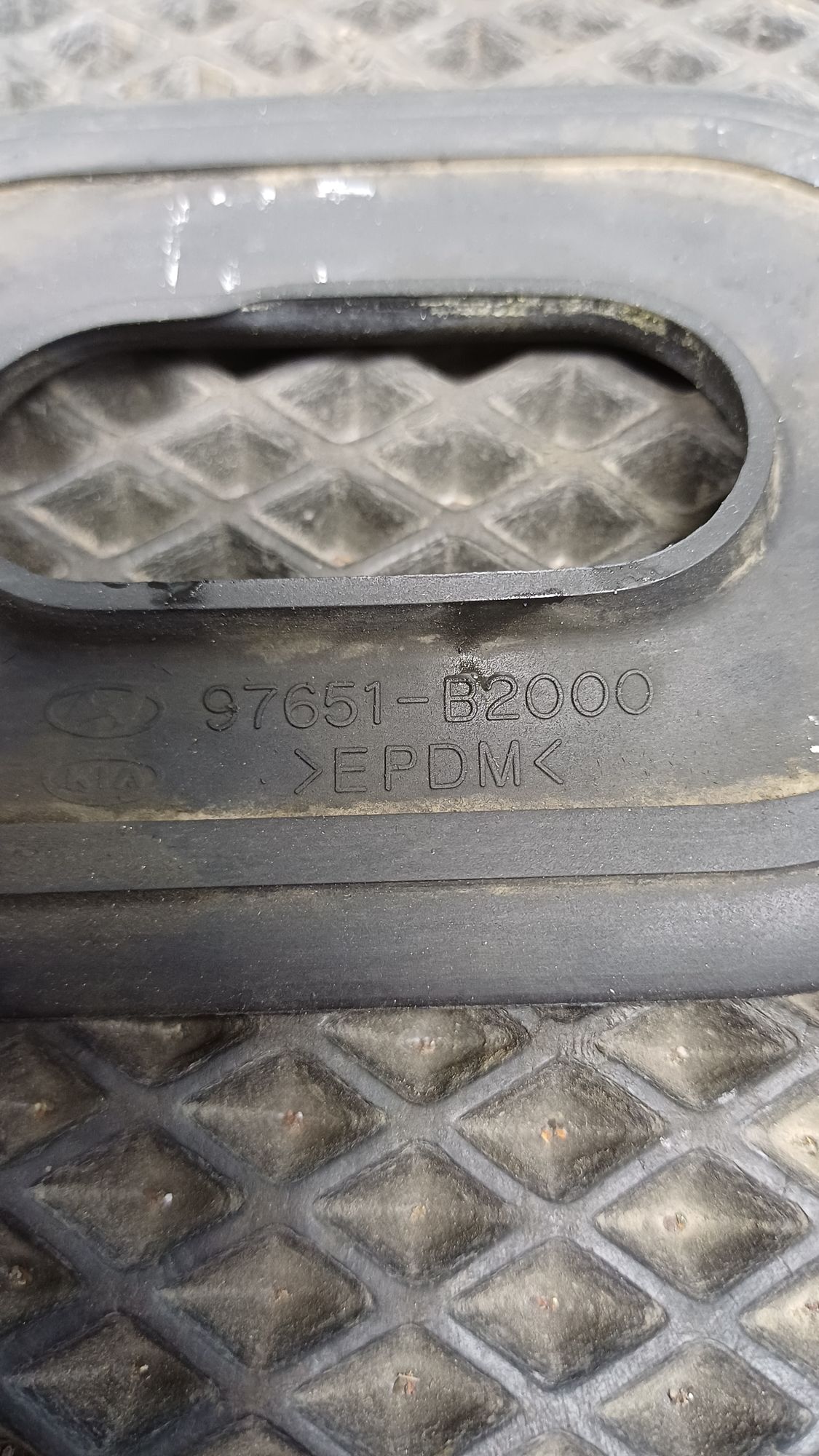 https://ycs.partsauto.market/partsauto-images/thmbs/userImages/c8f07ba63eb5b2f0f6006ea854bf8f7d/part/bfb2f1bf-e666-4317-87d2-5e6f2a59cf6b_1777125679934.jpg