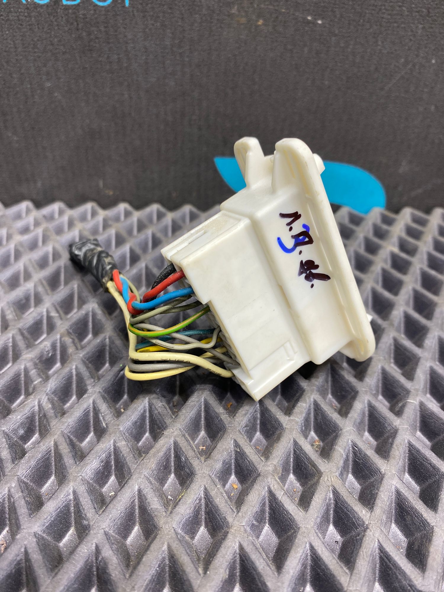 https://ycs.partsauto.market/partsauto-images/thmbs/userImages/c8f07ba63eb5b2f0f6006ea854bf8f7d/part/bfb493bb-fe8c-4759-92f5-07b9269dcdc8_1774621728298.jpg