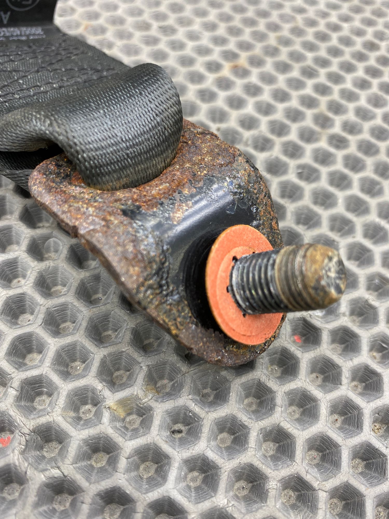 https://ycs.partsauto.market/partsauto-images/thmbs/userImages/c8f07ba63eb5b2f0f6006ea854bf8f7d/part/bfb735e2-0feb-46d6-95d2-4706abb0a2c0_1775040455170.jpg