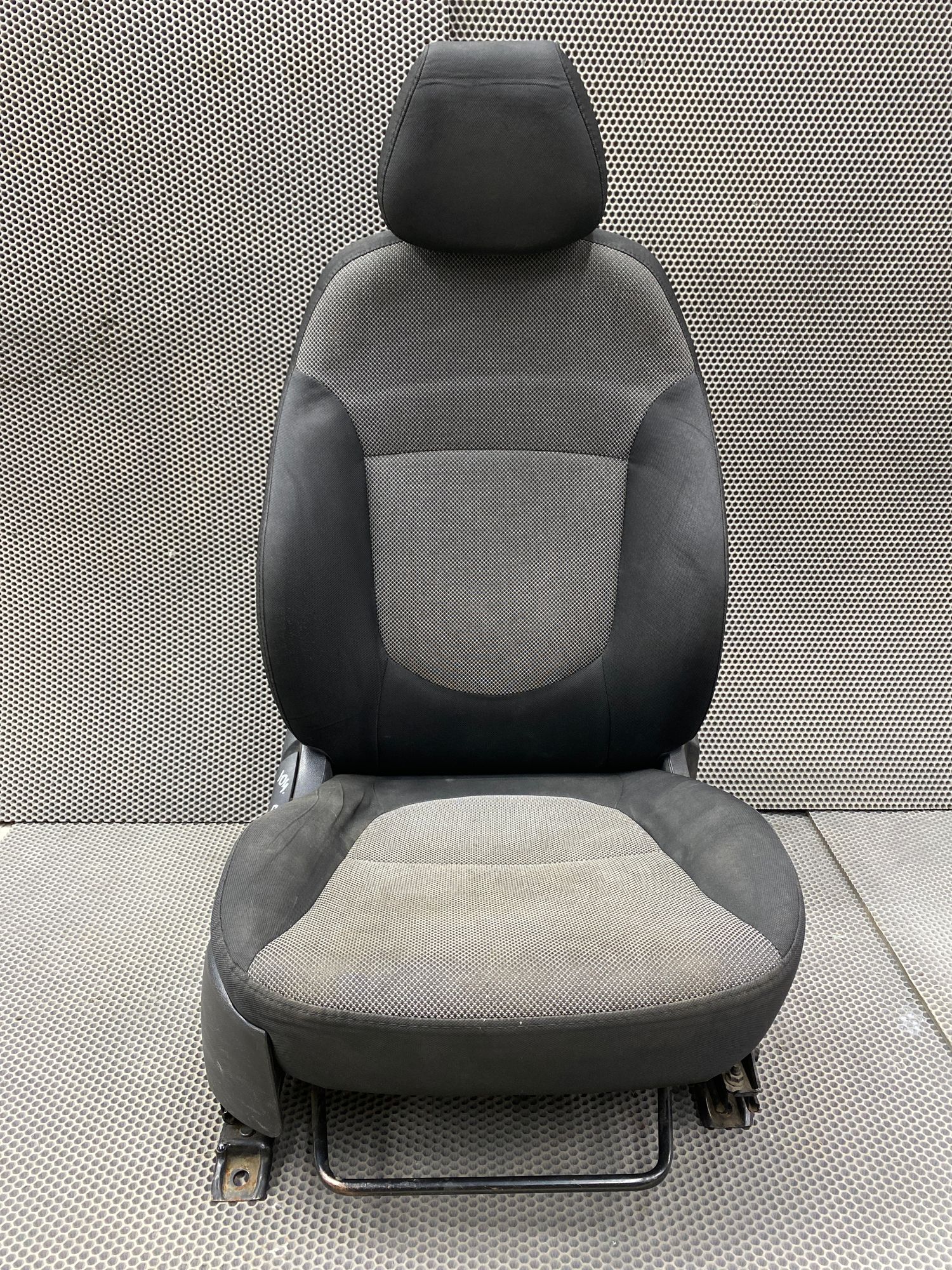 Б/У Сиденье передний правый Hyundai Solaris RB, 6990 рублей, Краснодар