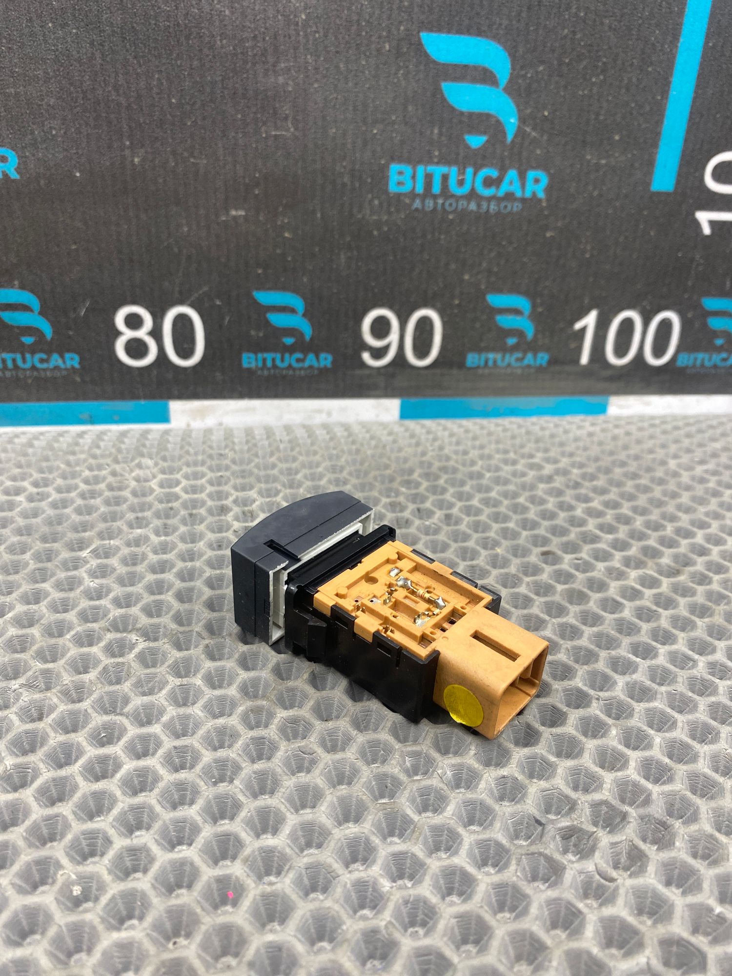 https://ycs.partsauto.market/partsauto-images/thmbs/userImages/c8f07ba63eb5b2f0f6006ea854bf8f7d/part/c065036d-4ae2-4a03-b35e-22beeaae4d2f_1767964069504.jpg