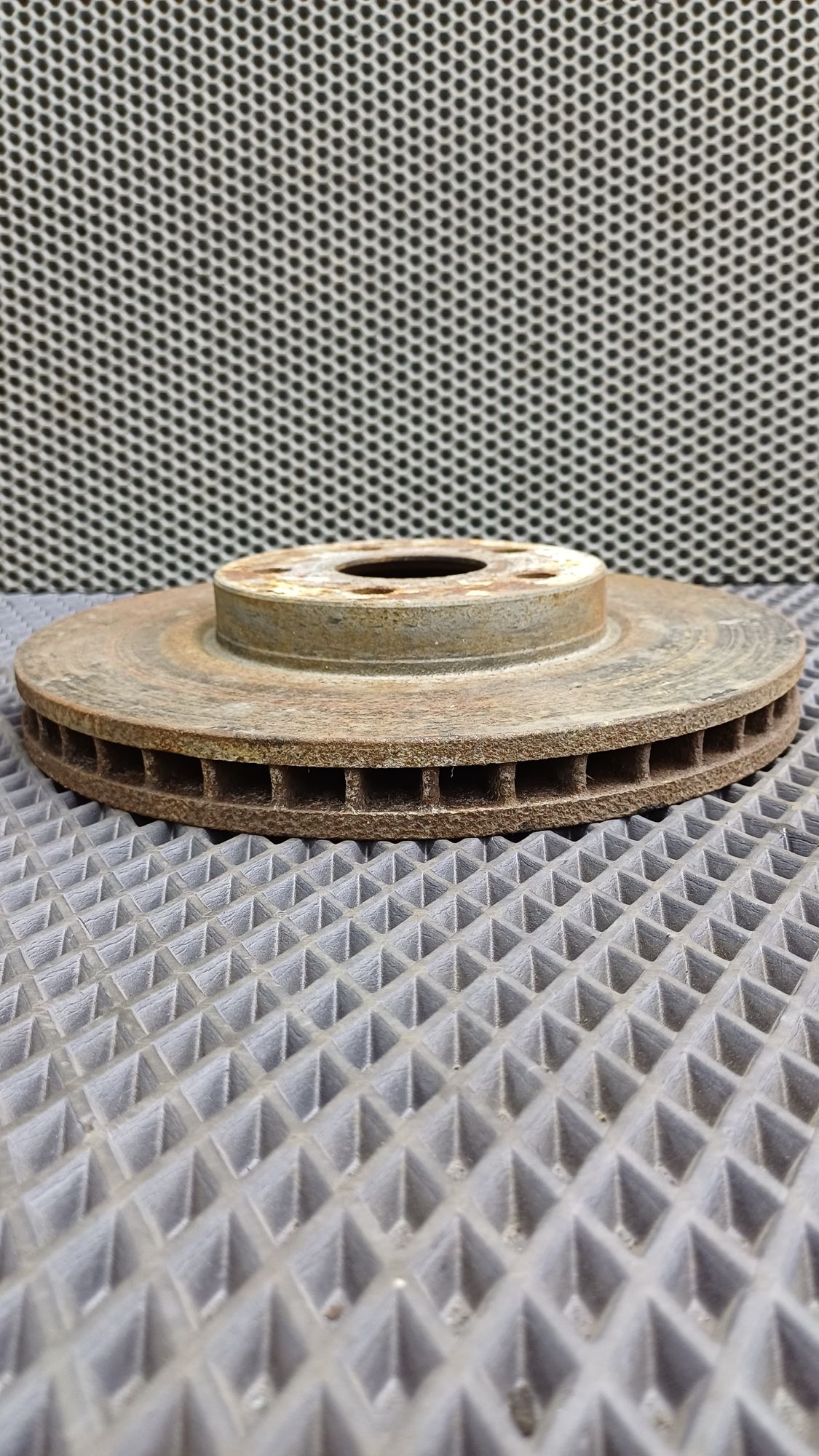 Б/У Диск тормозной передний Toyota CARINA E 6 дорест. 1992—1996 1994 Зеленый, 1390 рублей, Краснодар