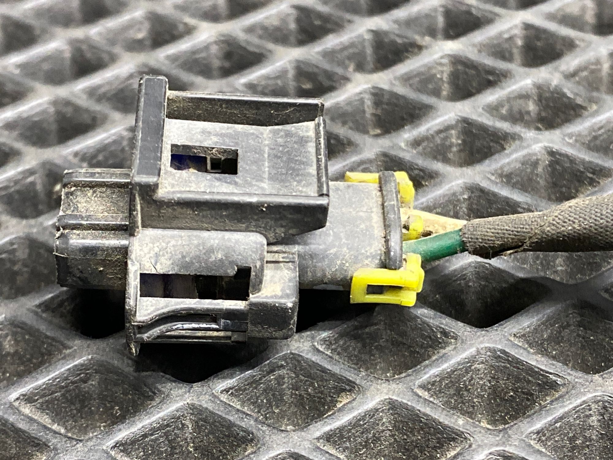 Б/У Фишка датчика детонации Kia Cerato 2 TD , AT G4FC 1.6 L 2011г, 499 рублей, Краснодар