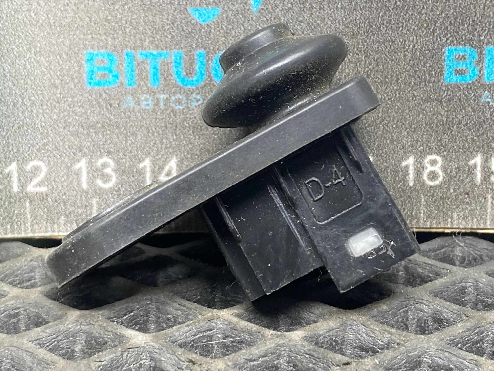 https://ycs.partsauto.market/partsauto-images/thmbs/userImages/c8f07ba63eb5b2f0f6006ea854bf8f7d/part/c168dc62-6cdc-4608-b898-48cff74f5963_1777383182305.jpg