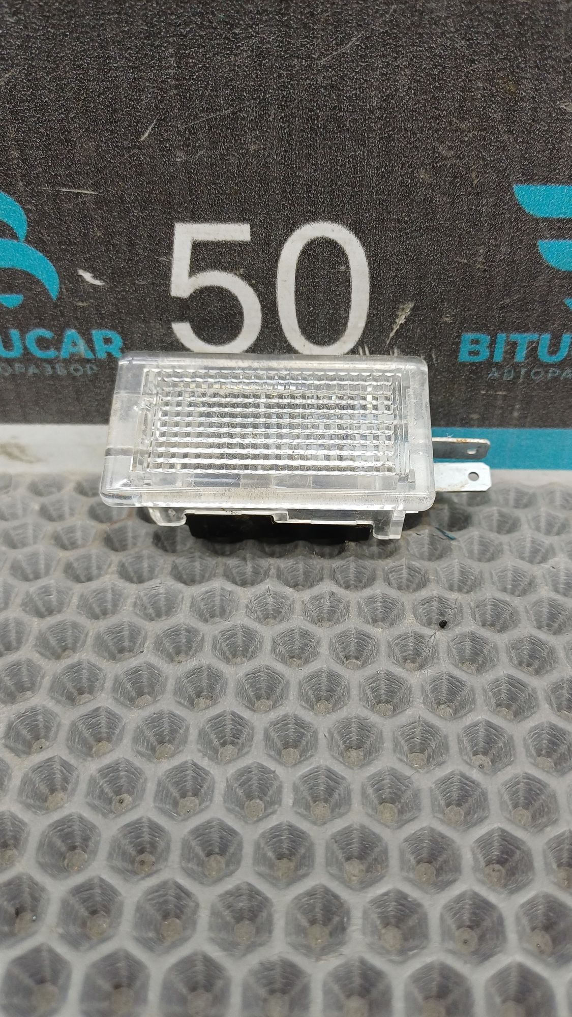 Б/У Фонарь бардачка Kia Optima 4 JF (G4KJ) 2.4L AT 2019 GT-Line, 499 рублей, Краснодар