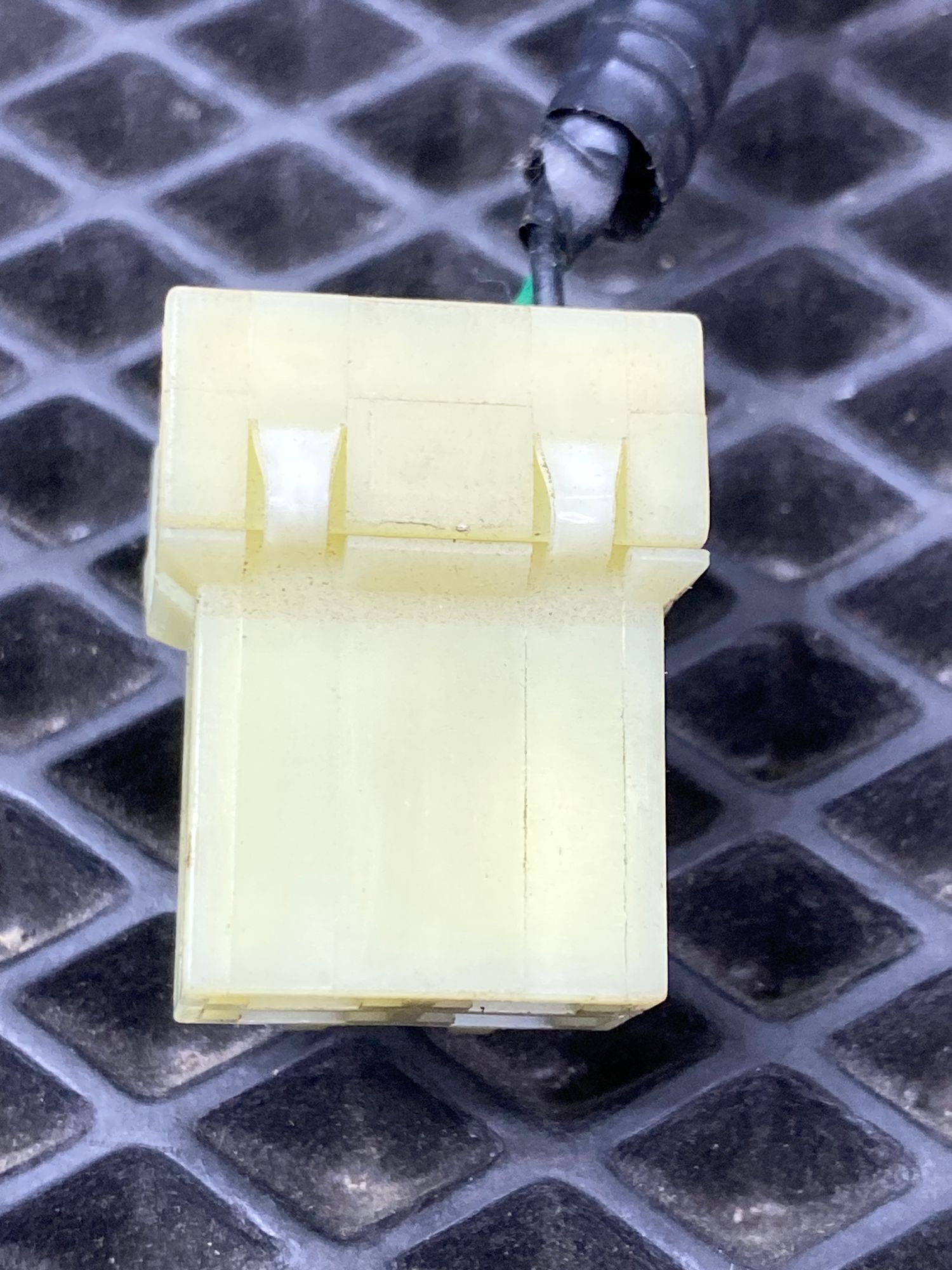 Б/У Фишка концевика лючка бензобака  Kia Optima 4 JF (G4KJ) 2.4L AT 2019 GT-Line, 499 рублей, Краснодар