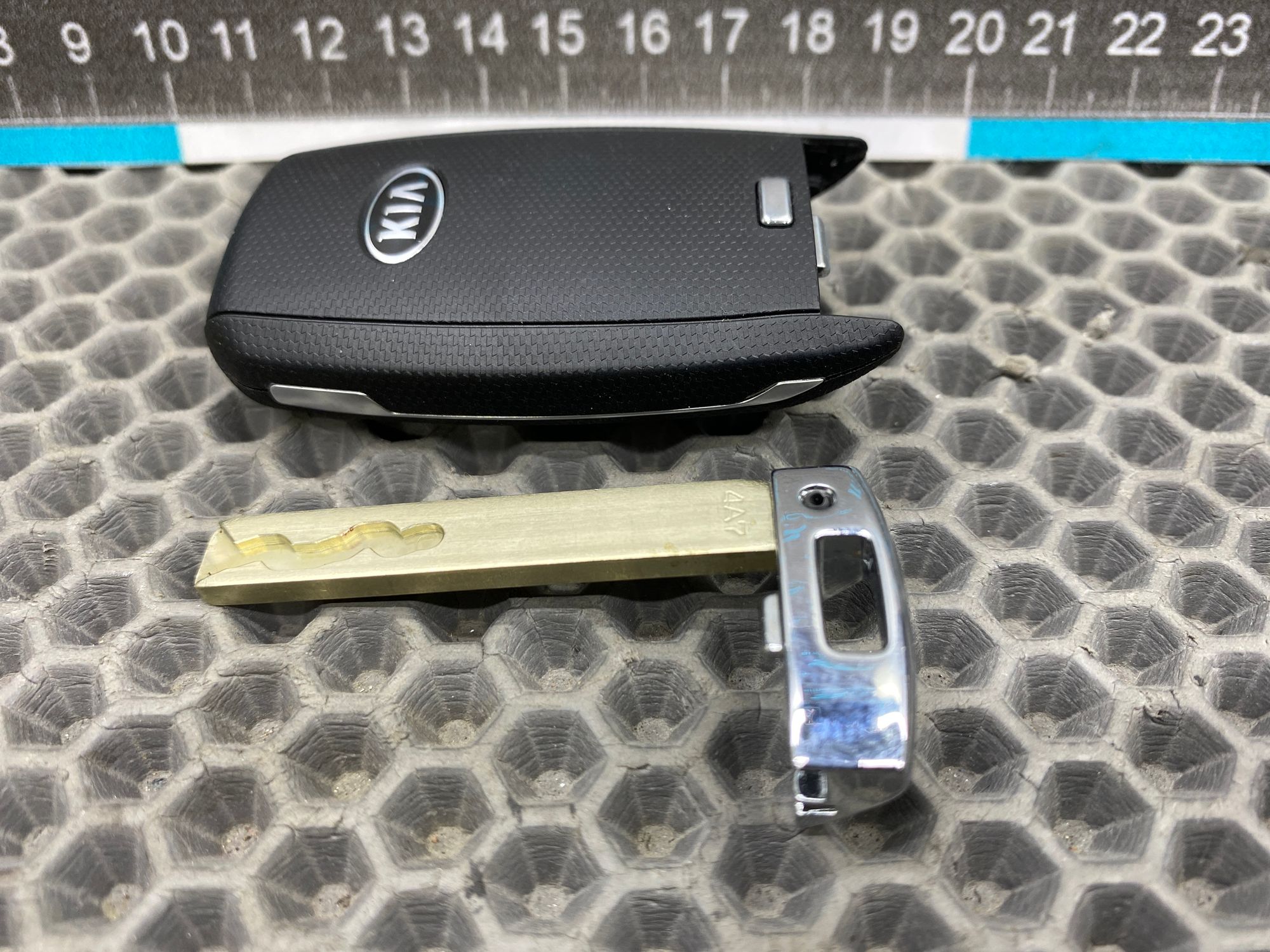 https://ycs.partsauto.market/partsauto-images/thmbs/userImages/c8f07ba63eb5b2f0f6006ea854bf8f7d/part/c25c5e2f-8423-4619-b07c-975435ec0fac_1777798057501.jpg