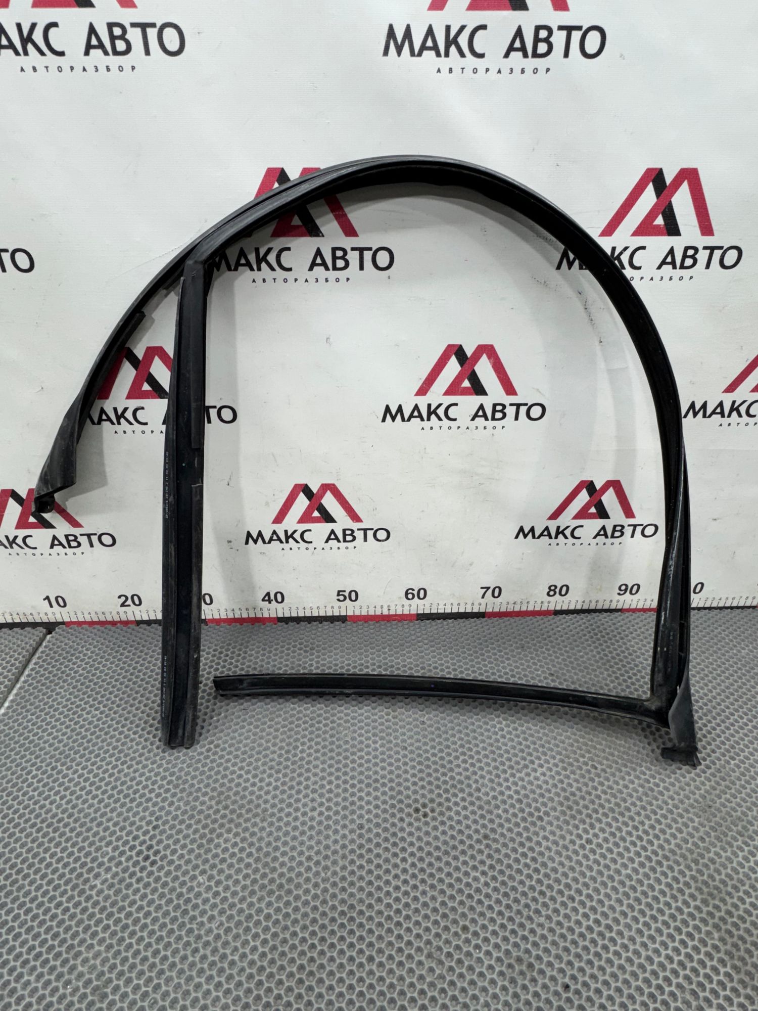 Уплотнитель стекла внешний передней правой двери null, 990 рублей, Краснодар