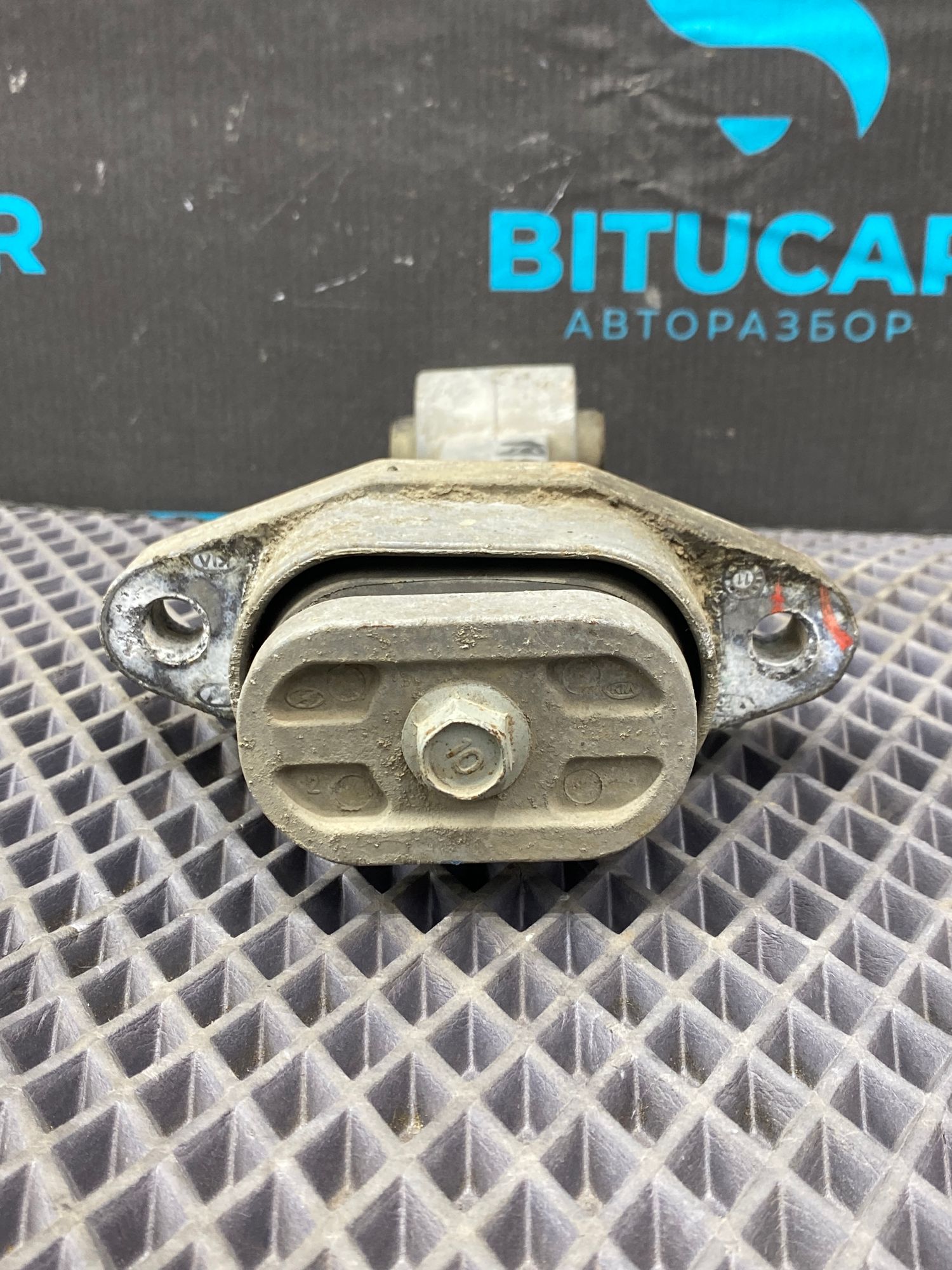 https://ycs.partsauto.market/partsauto-images/thmbs/userImages/c8f07ba63eb5b2f0f6006ea854bf8f7d/part/c2bafdce-e8a3-42b0-8fbb-31b92847c787_1771665076505.jpg