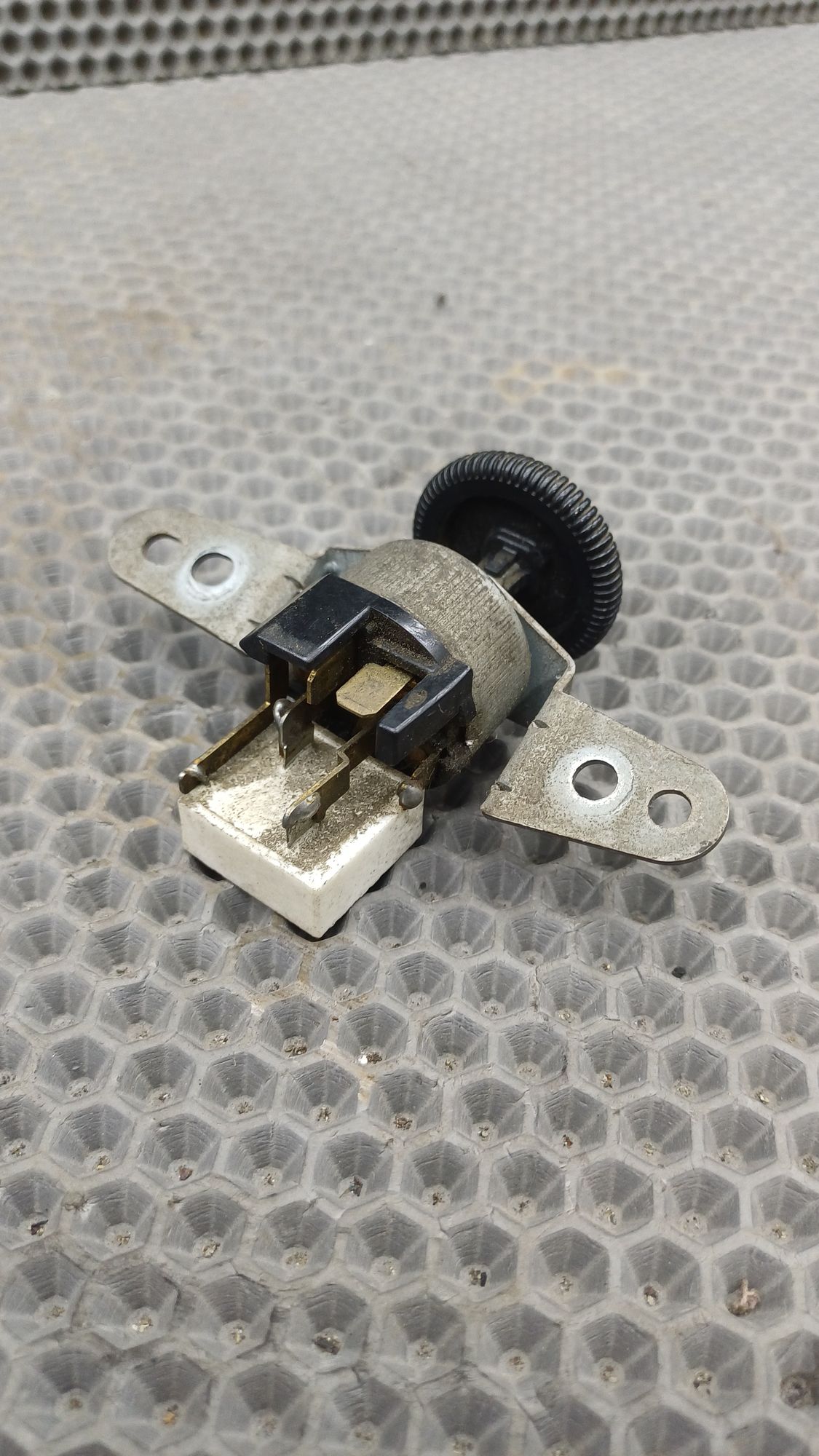 Б/У Кнопка регулировки подсветки приборов Toyota CARINA E 6 дорест. 1992—1996 1994 Зеленый, 499 рублей, Краснодар