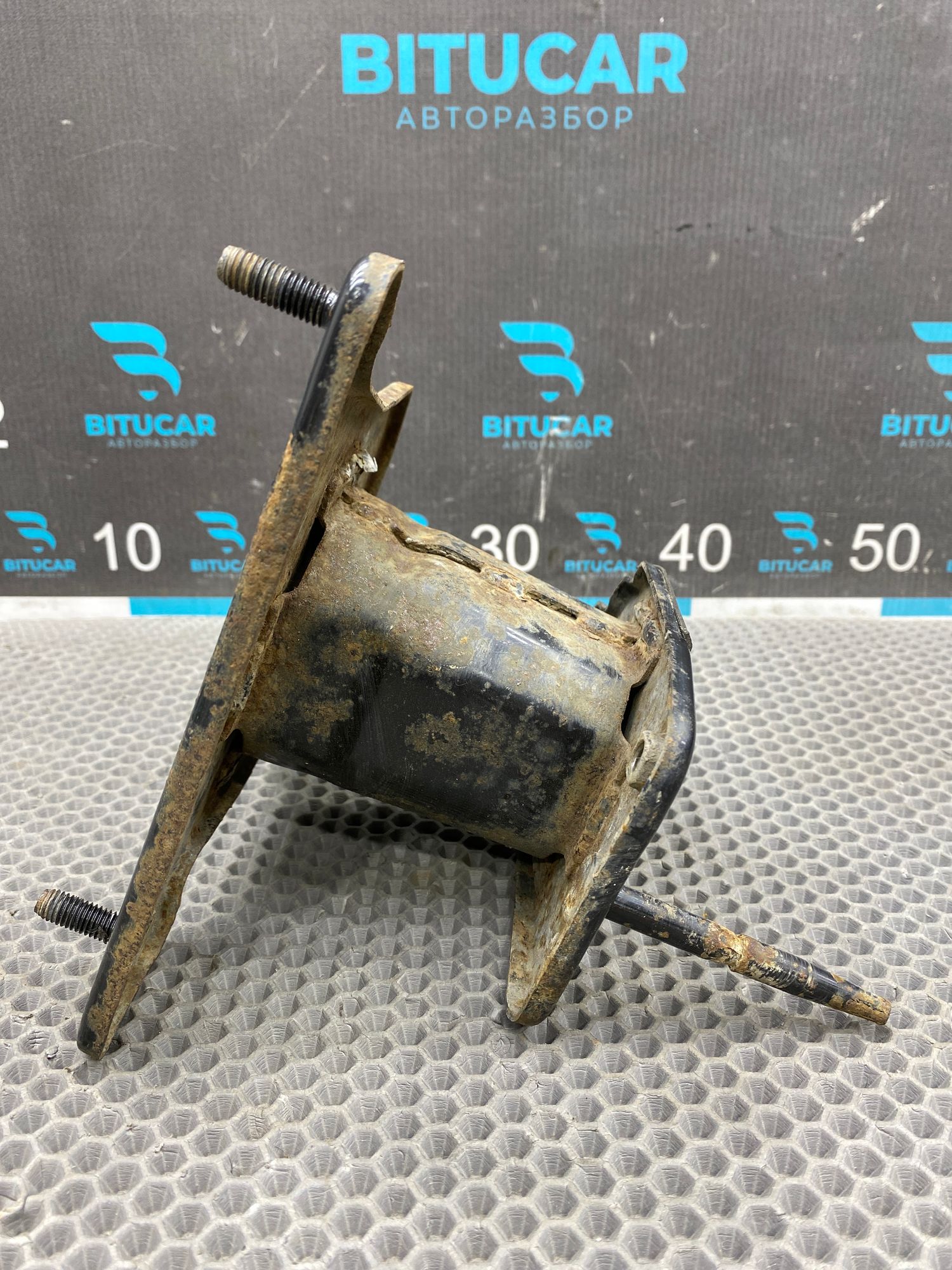 https://ycs.partsauto.market/partsauto-images/thmbs/userImages/c8f07ba63eb5b2f0f6006ea854bf8f7d/part/c34967c5-ae74-4c93-ae4f-8f678c6c537f_1777815630779.jpg