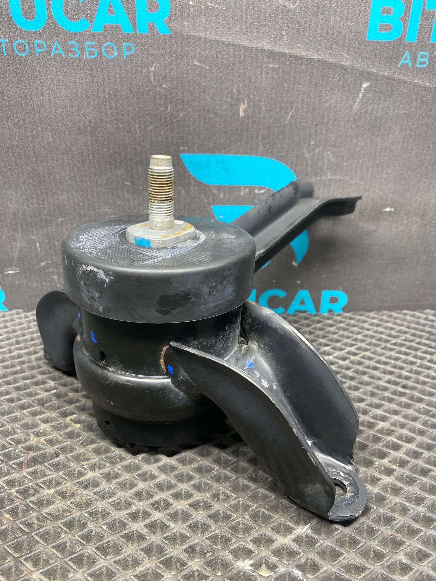 https://ycs.partsauto.market/partsauto-images/thmbs/userImages/c8f07ba63eb5b2f0f6006ea854bf8f7d/part/c357d000-8833-40e1-b5ed-38dafabb603a_1777114528207.jpg