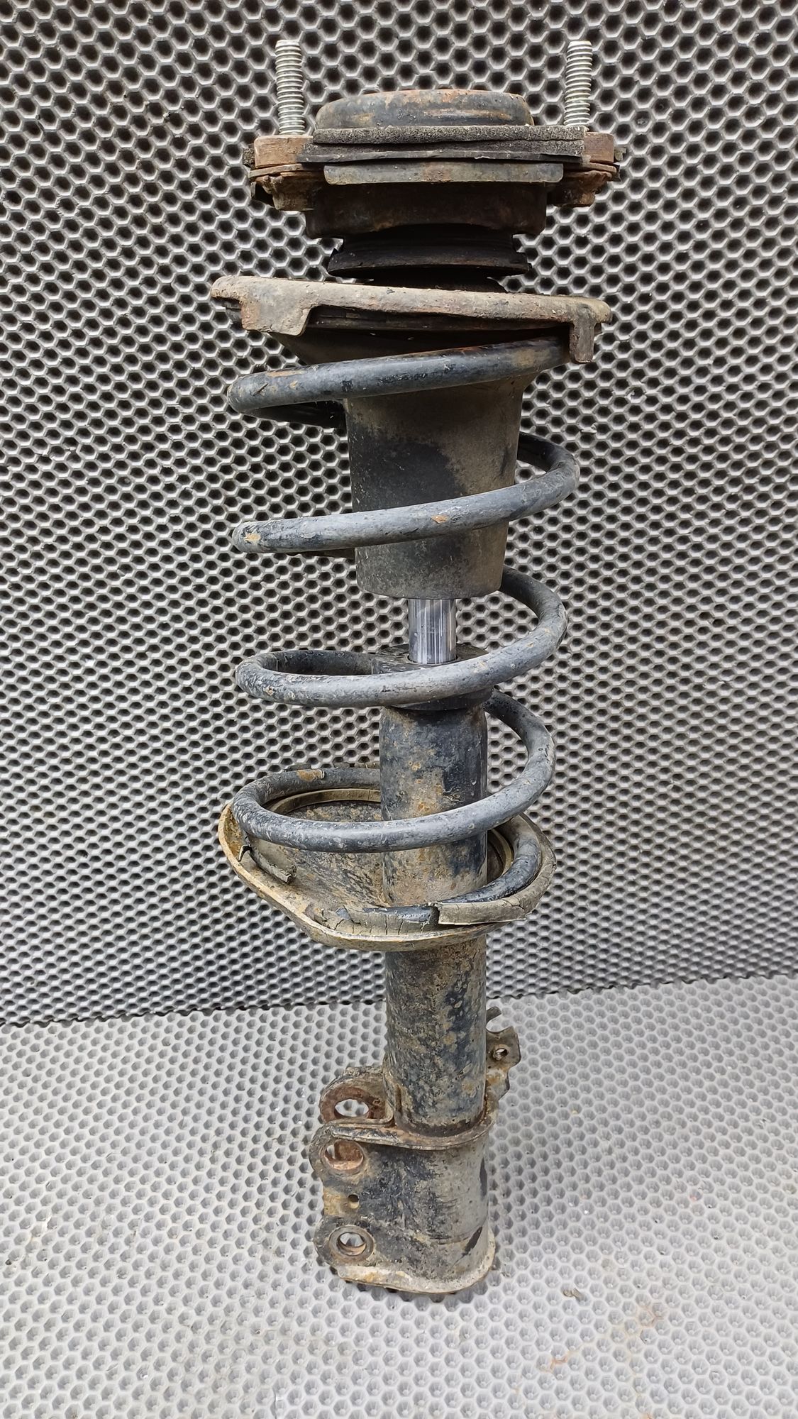 Б/У Стойка амортизатора передняя левая Toyota CARINA E 6 дорест. 1992—1996 1994 Зеленый, 2990 рублей, Краснодар