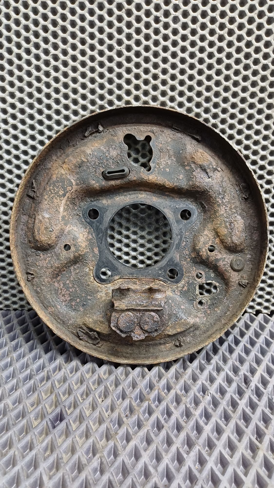 Б/У Кожух тормозного диска задний правый Toyota CARINA E 6 дорест. 1992—1996 1994 Зеленый, 690 рублей, Краснодар