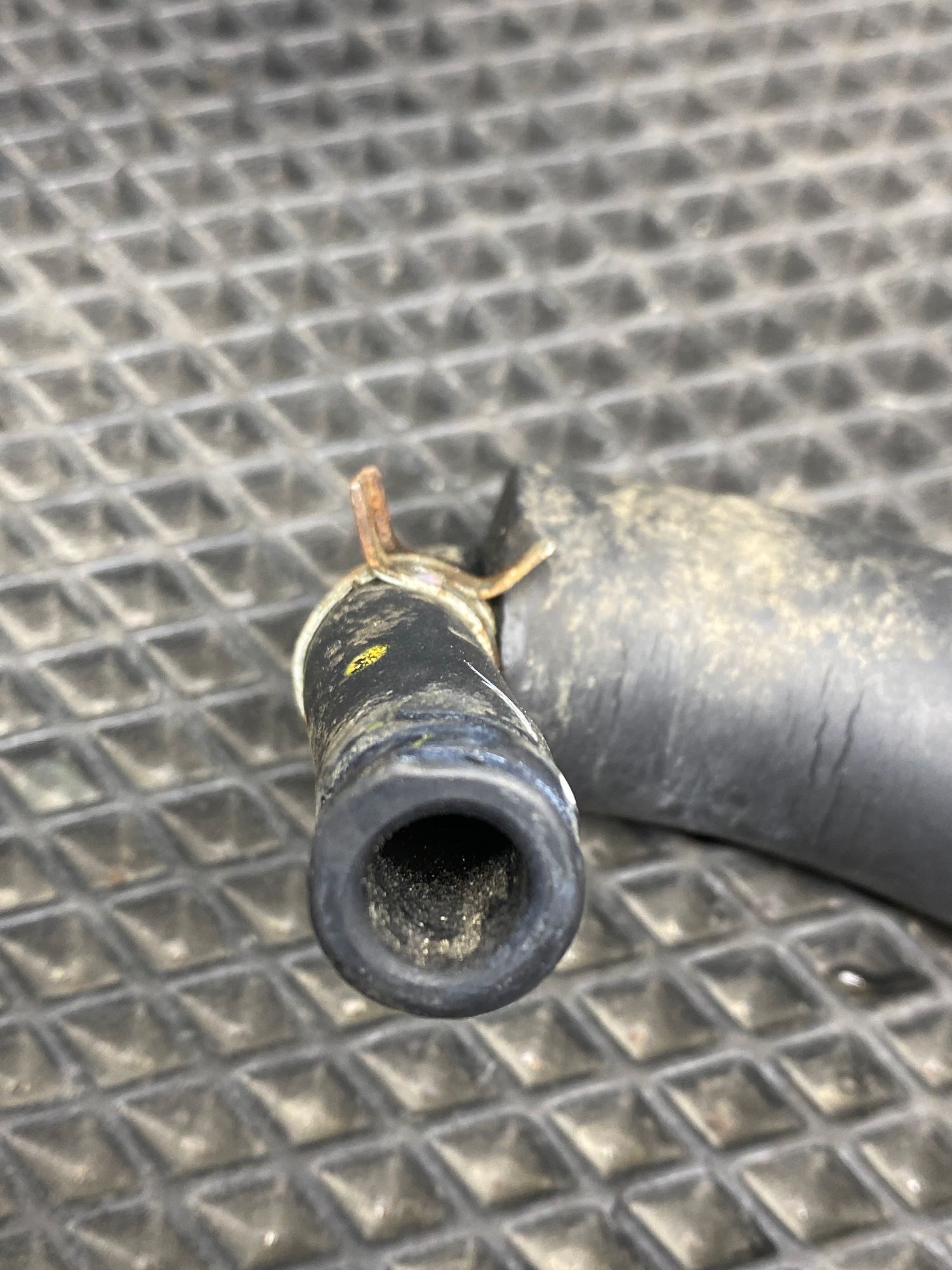 https://ycs.partsauto.market/partsauto-images/thmbs/userImages/c8f07ba63eb5b2f0f6006ea854bf8f7d/part/c399bc23-8331-4c16-a9c0-0fe66f09aa92_1777120877529.jpg