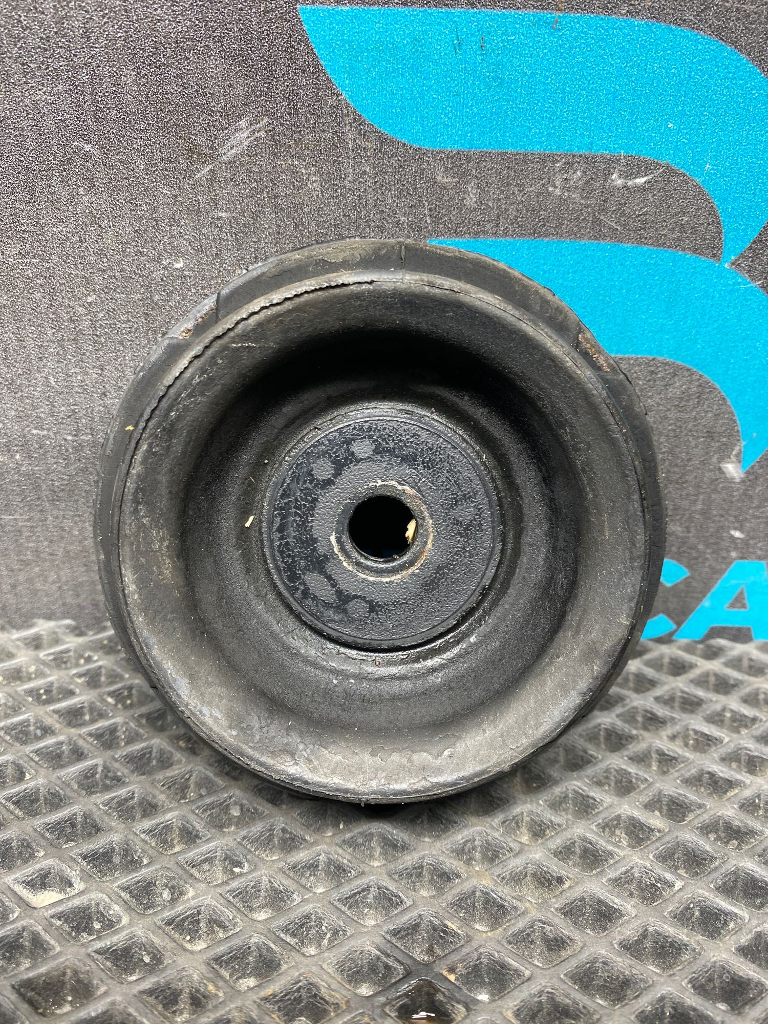https://ycs.partsauto.market/partsauto-images/thmbs/userImages/c8f07ba63eb5b2f0f6006ea854bf8f7d/part/c3dac642-bb0d-44a4-88ba-2f2d7210b09b_1777119540732.jpg