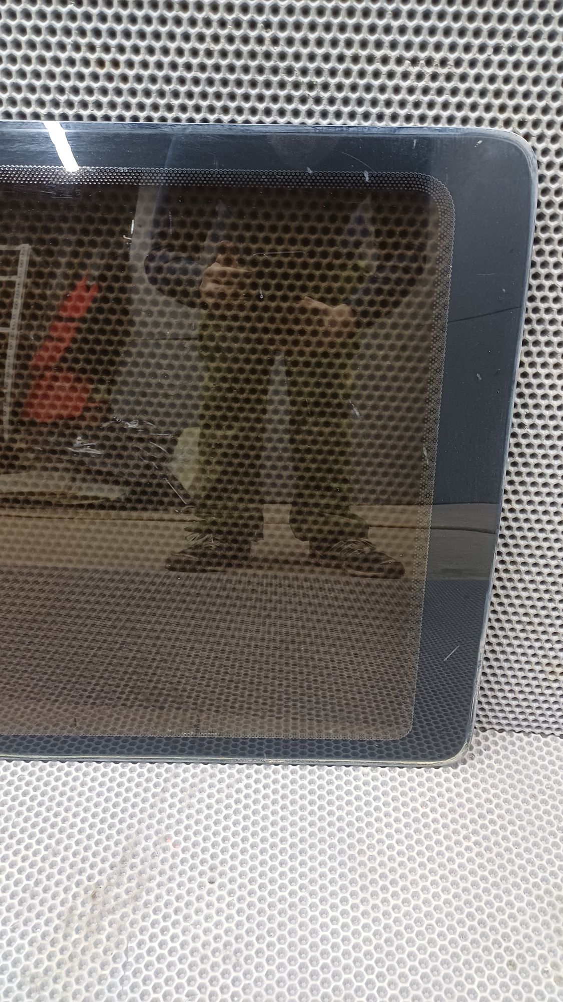 Б/У Стекло кузова боковое левое заднее глухое Volkswagen Transporter T4 4 дорест. 1990—2003 1993 синий, 2490 рублей, Краснодар