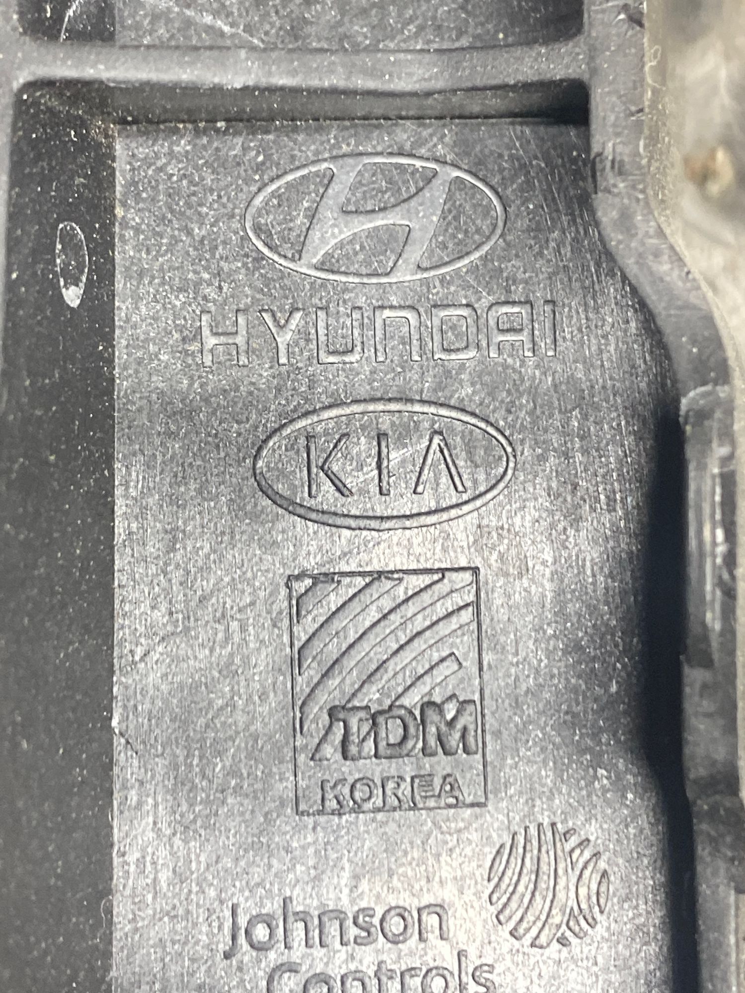 Б/У Кронштейн крепления центральной консоли Kia Ceed 2 JD (G4FG) 1.6L AT 2013 Хэтчбек левое, 890 рублей, Краснодар