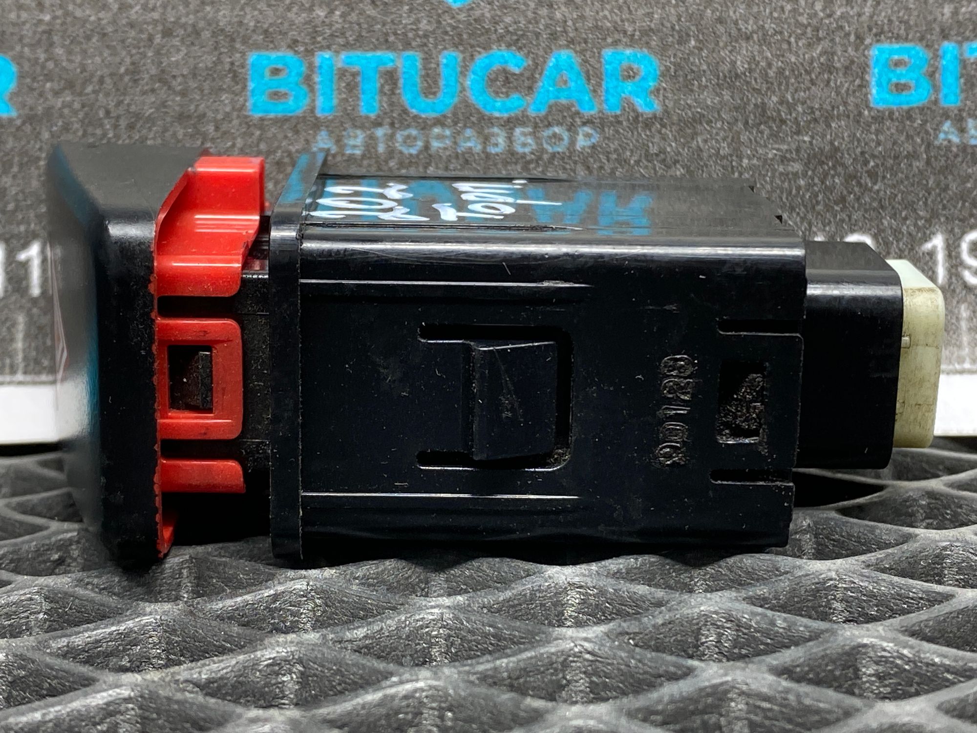 https://ycs.partsauto.market/partsauto-images/thmbs/userImages/c8f07ba63eb5b2f0f6006ea854bf8f7d/part/c5d822a6-958e-4671-81de-6617d0efbb5f_1777711709588.jpg